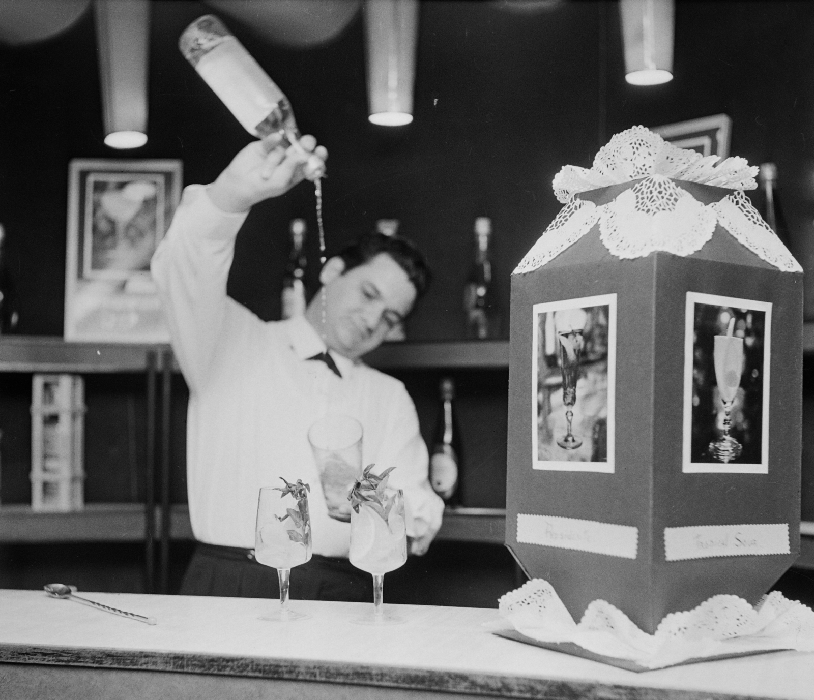 Magyarország, Budapest VI., Nagymező utca 17. Budapest Táncpalota (Moulin Rouge)., 1958, Bauer Sándor, Budapest, mixer, Fortepan #111655