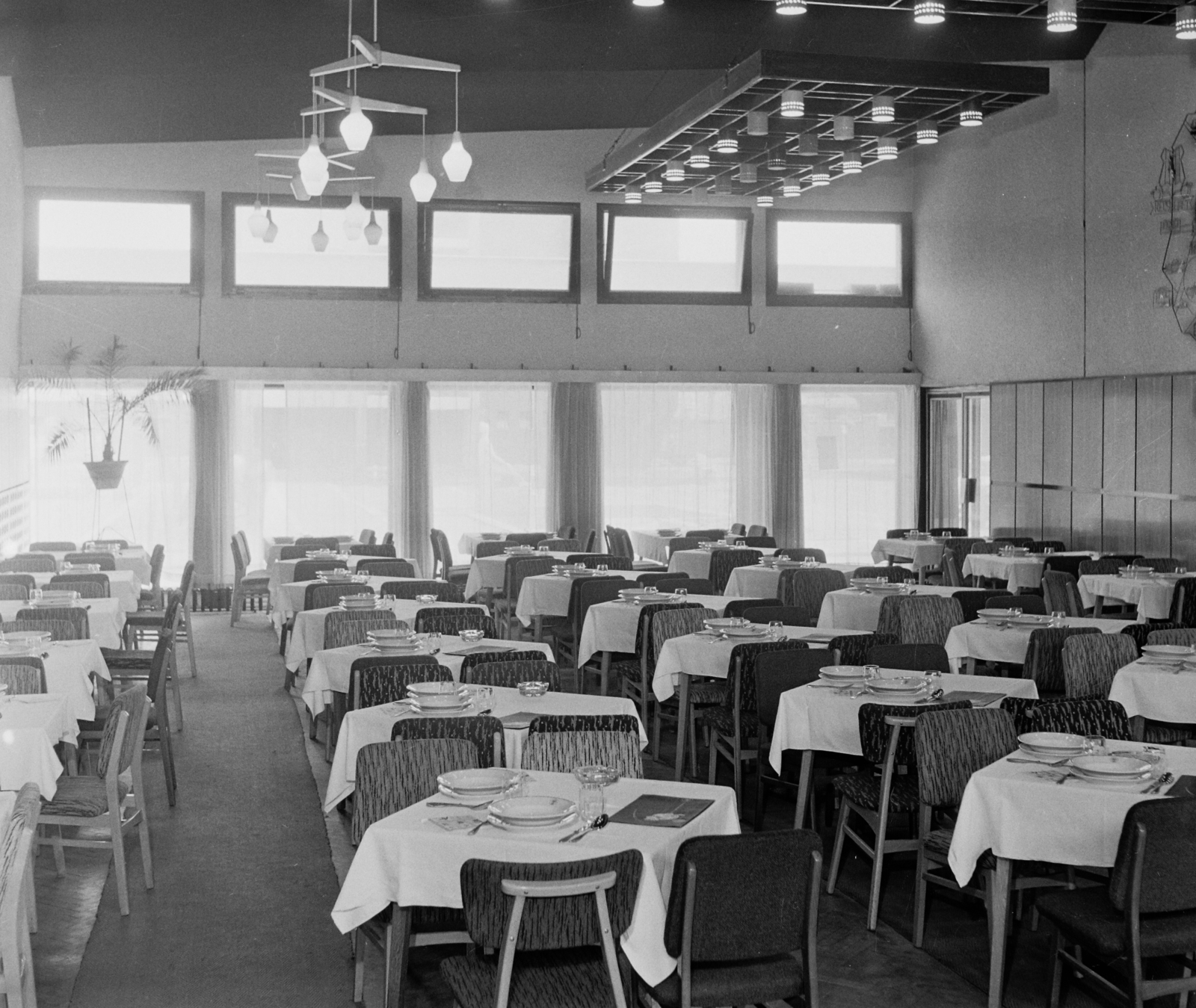 Hungary, Kecskemét, Rávágy (Schönherz Zoltán) tér, Toronyház étterem., 1968, Bauer Sándor, restaurant, Fortepan #111675