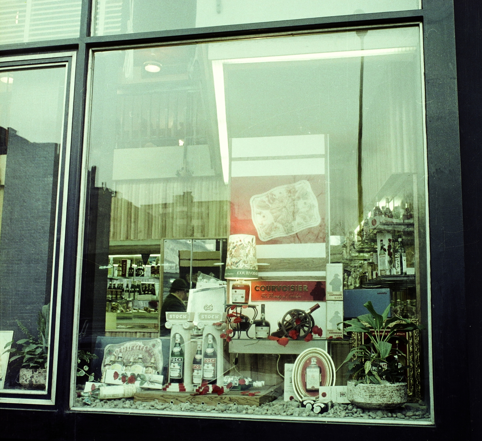 Hungary, Budapest VIII., II. János Pál pápa (Köztársaság) tér 8., Mézes Mackó büfé., 1969, Bauer Sándor, Show window, Budapest, Fortepan #111687