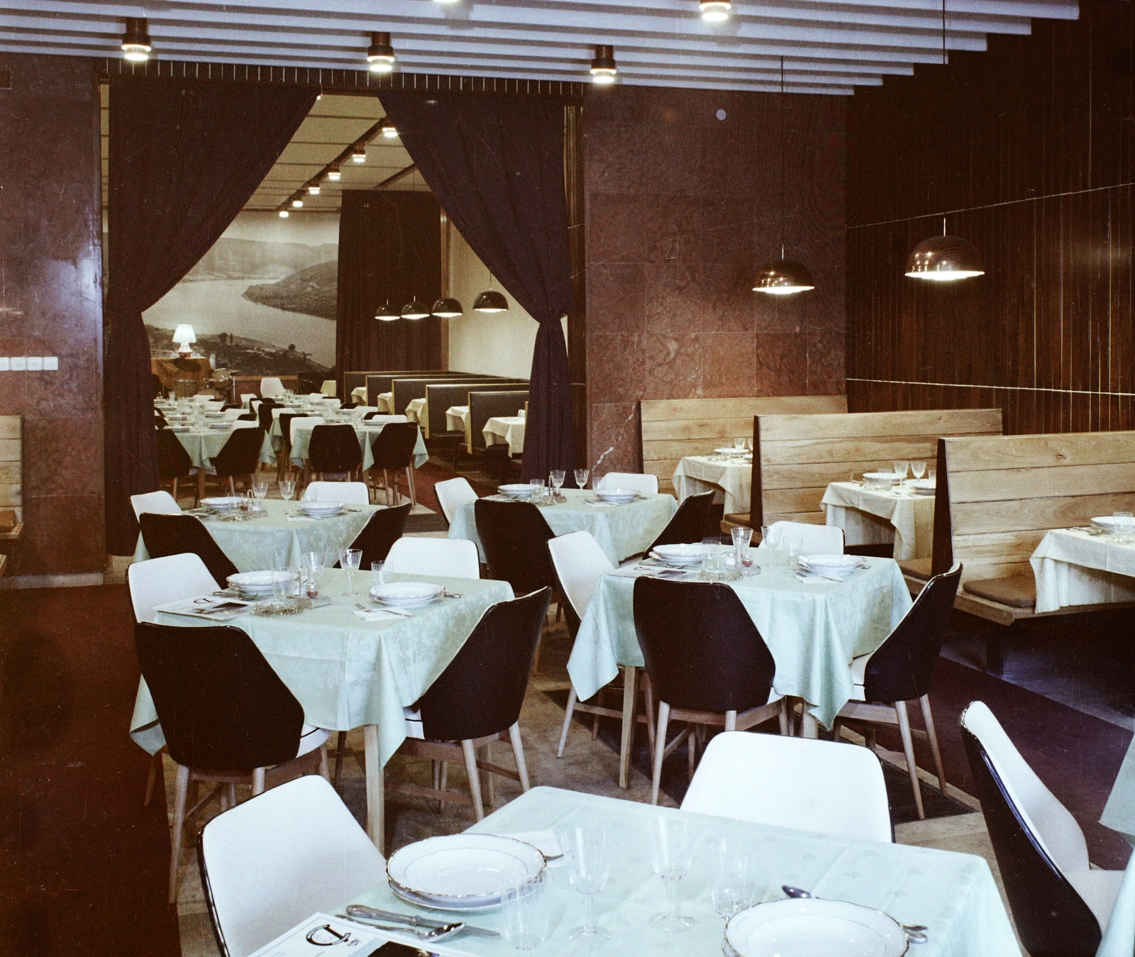 Hungary, Vác, Dr. Csányi László körút (Lenin út) 35., Fehér Galamb étterem., 1969, Bauer Sándor, restaurant, Fortepan #111695