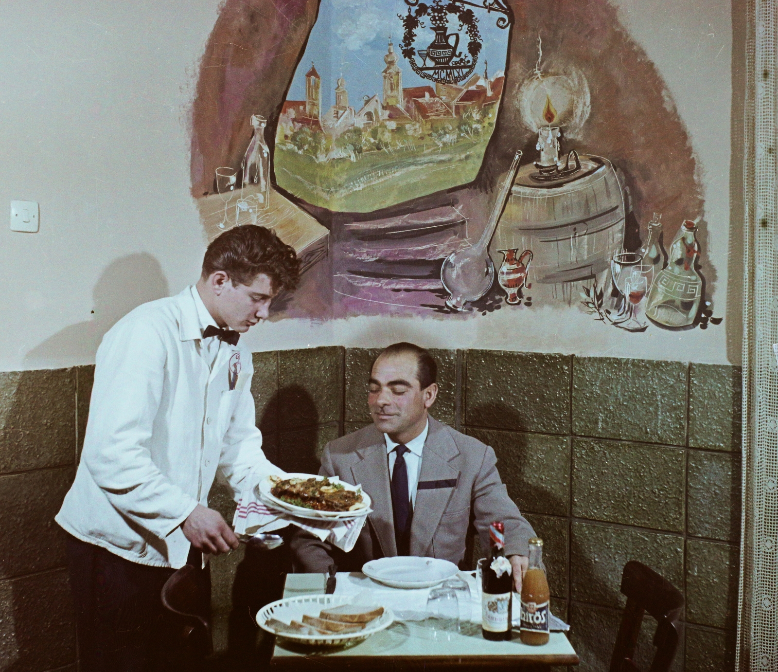 Hungary, Szentendre, Görög Kancsó vendéglő (ekkor bisztró). A falon Szánthó Imre grafikus alkotása., 1961, Bauer Sándor, colorful, Fortepan #111711
