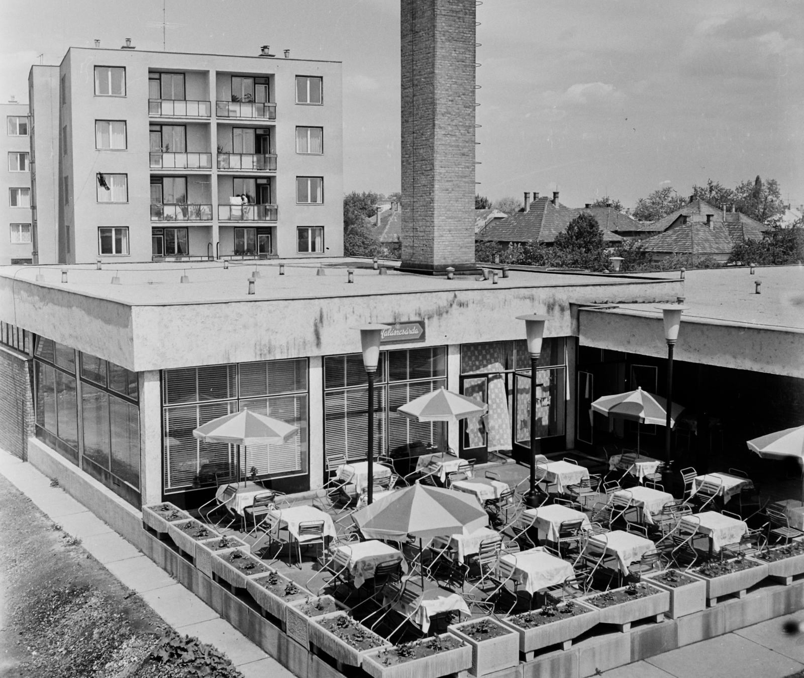 Hungary, Kecskemét, Szolnoki út 10., Halászcsárda., 1968, Bauer Sándor, sunshades, terrace, Fortepan #111739