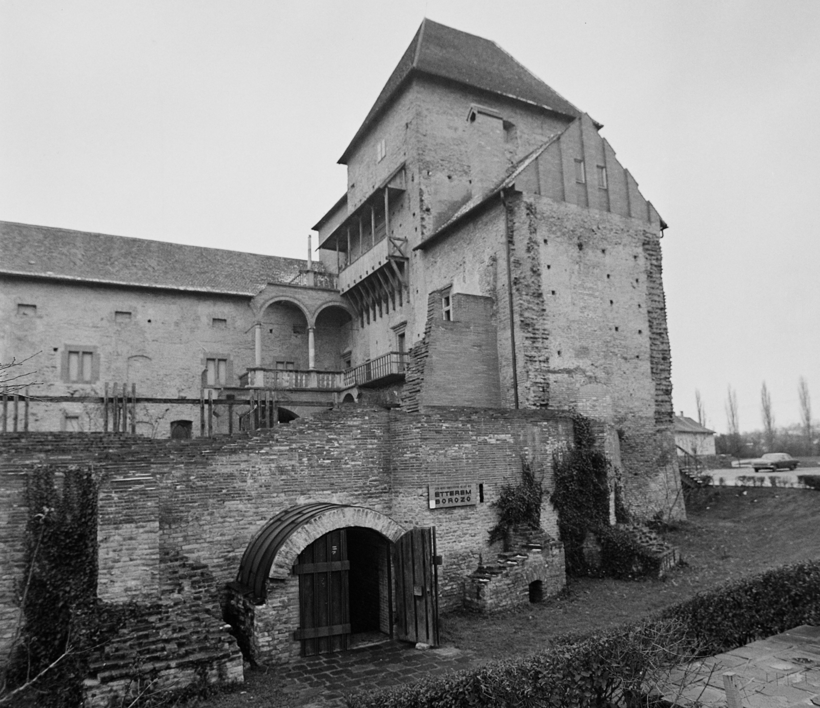 Hungary, Simontornya, Vár., 1979, Bauer Sándor, restaurant, castle ruins, Fortepan #111770