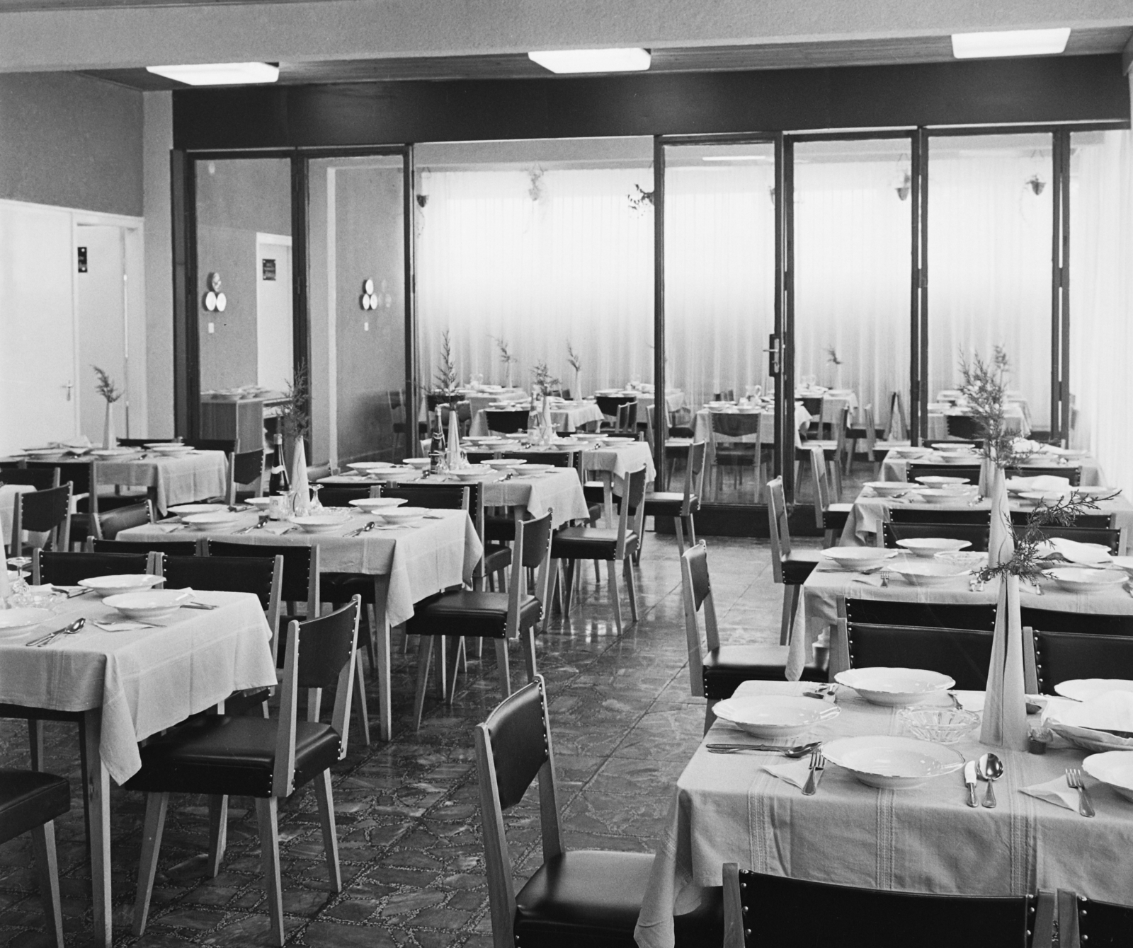 Hungary, Lenti, Zrínyi Miklós utca 2., Hotel Kerka., 1969, Bauer Sándor, Fortepan #111806