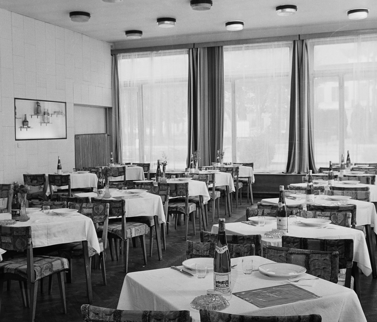 Hungary, Letenye, Aranybárány hotel, étterem., 1969, Bauer Sándor, mineral water, place, restaurant, hospitality, Fortepan #111812