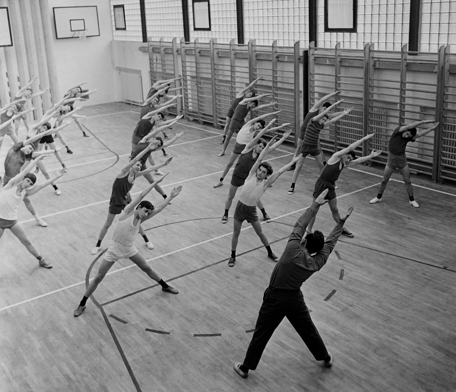 1959, Bauer Sándor, gym, wall-bars, spreading, basketball hoop, physical training, Fortepan #111840