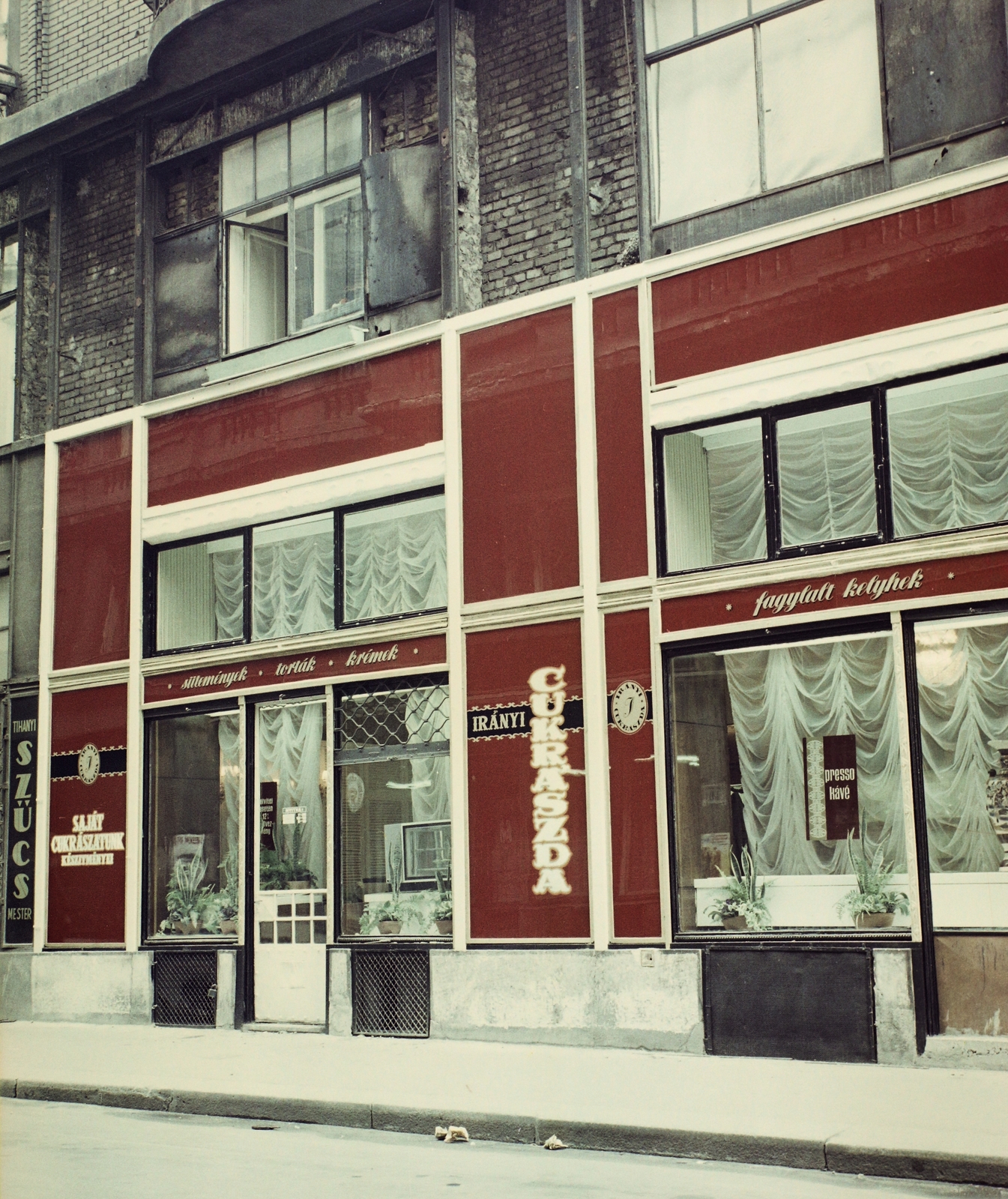 Hungary, Budapest V., Irányi utca 25., Irányi cukrászda., 1969, Bauer Sándor, colorful, pastry shop, Budapest, Fortepan #111869