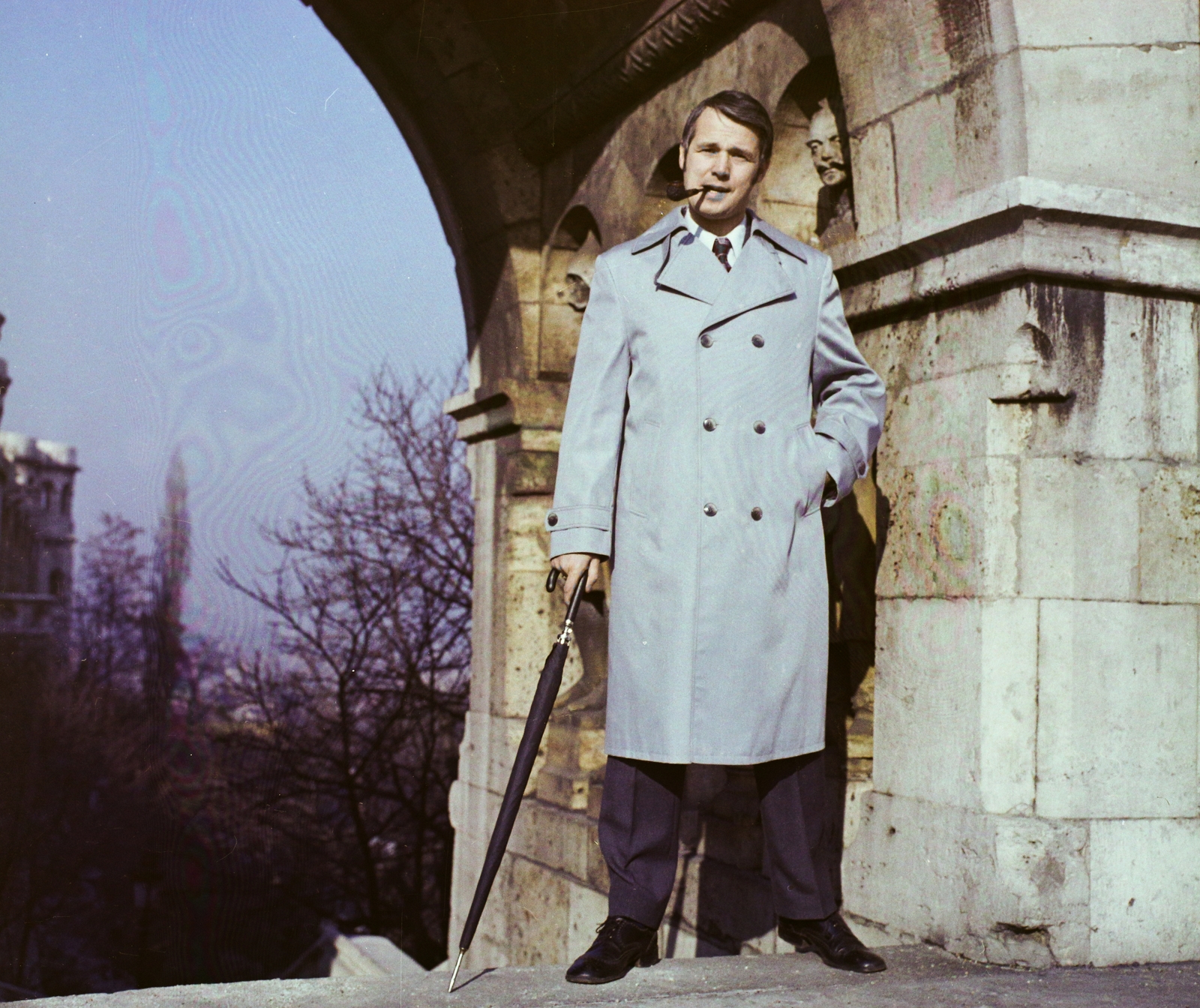 Hungary, Halászbástya, Budapest I., 1973, Bauer Sándor, fashion, colorful, pipe, umbrella, Budapest, double-breasted coat, fashion photography, Fortepan #111955