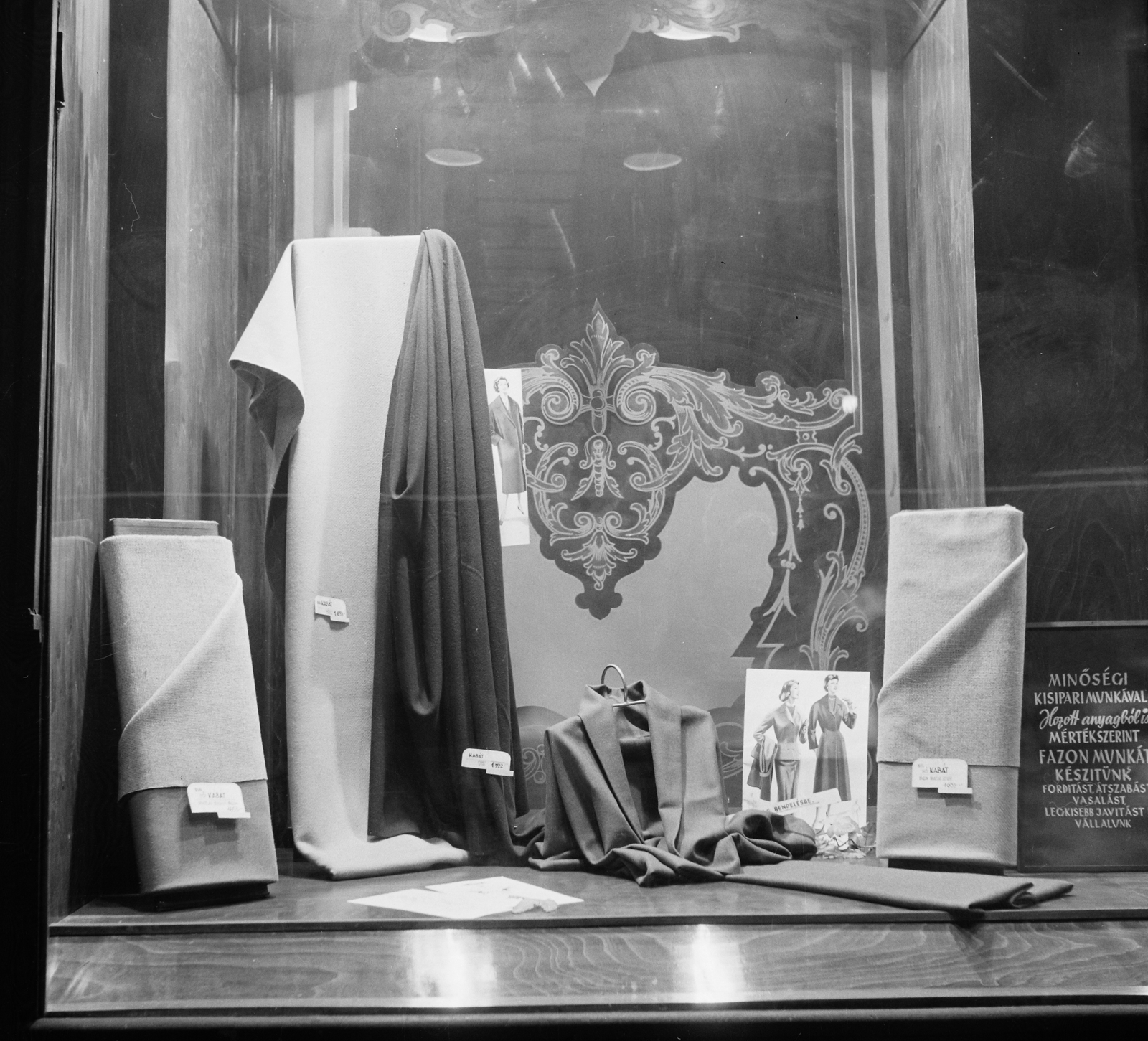 Hungary, Budapest VI., Andrássy út (Népköztársaság útja) 17., 1958, Bauer Sándor, Show window, haberdashery, Budapest, Fortepan #111992