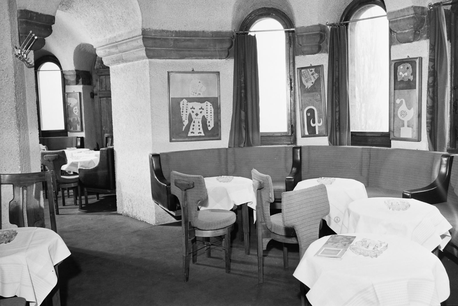 Hungary, Halászbástya, Budapest I., étterem. A falakon Bálint Endre alkotásai., 1969, Bauer Sándor, Budapest, Fortepan #112046