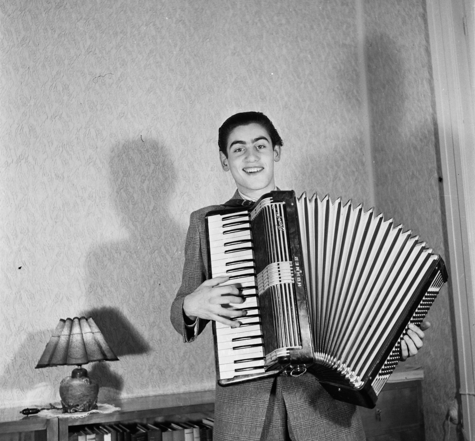 1954, Bauer Sándor, portré, mosoly, tangóharmonika, férfi, Hohner-márka, Fortepan #112064