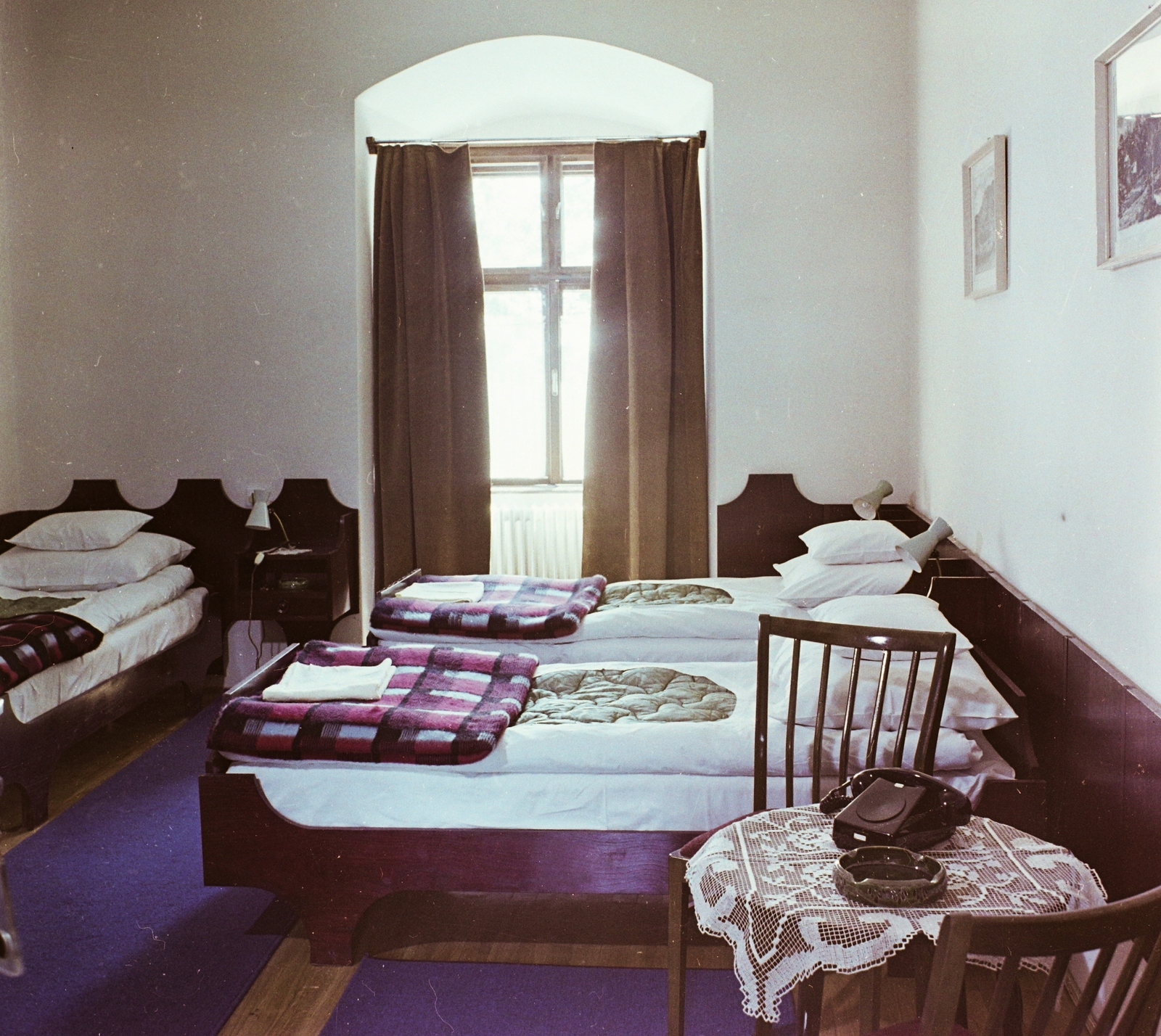 Hungary, Sárospatak, várnegyed, Borostyán Szálló és Étterem (egykor trinitárius kolostor, ma múzeum: Múzsák Temploma)., 1968, Bauer Sándor, colorful, hotel, telephone, Trinitarians, Fortepan #112114