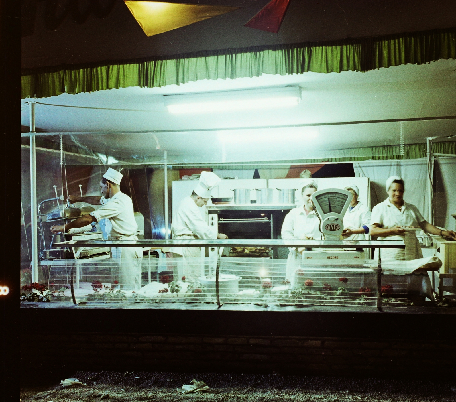 Hungary, Budapest X., Albertirsai úti vásár területe, Országos Mezőgazdasági Kiállítás és Vásár., 1959, Bauer Sándor, colorful, night, Budapest, grocery store, Közért Company, Fortepan #112134