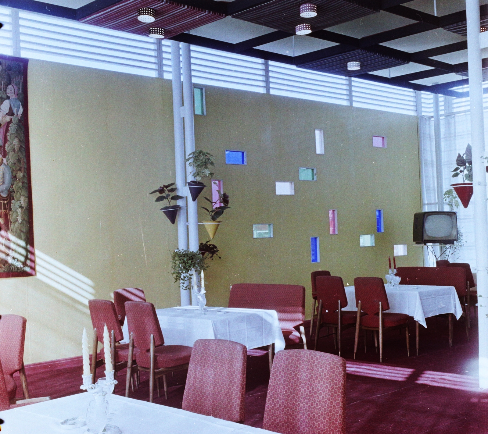 1960, Bauer Sándor, colorful, restaurant, TV, Fortepan #112149