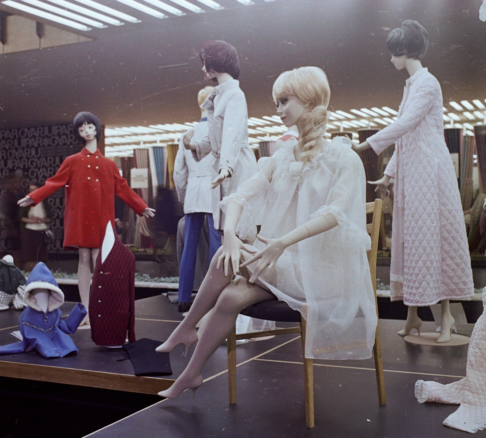 Hungary, 1969, Bauer Sándor, colorful, exhibition, mannequin, Fashion store, Fortepan #112177