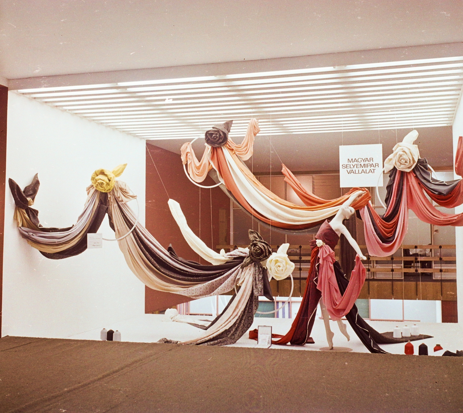 Hungary, 1969, Bauer Sándor, colorful, exhibition, haberdashery, mannequin, Fortepan #112178