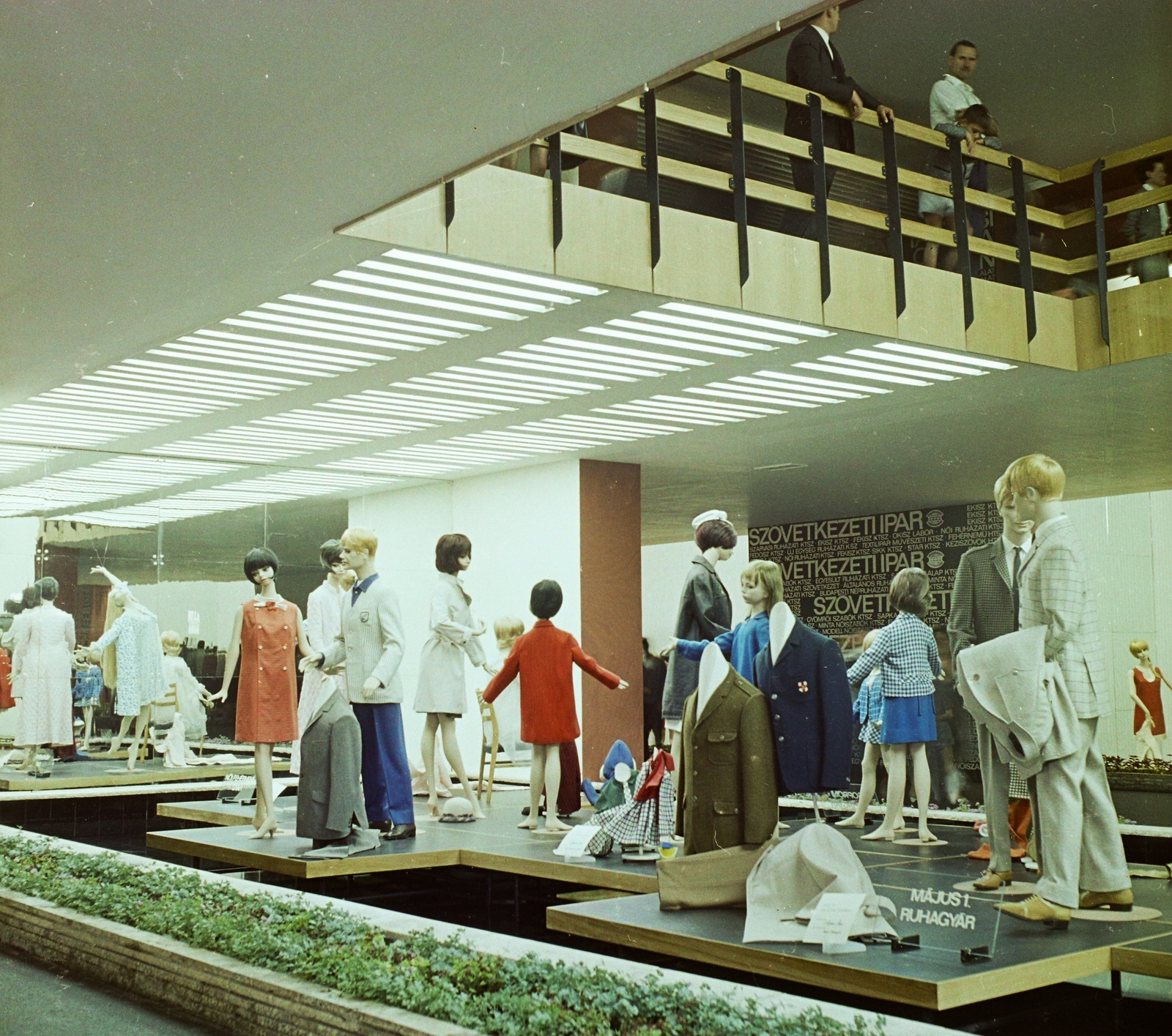 Magyarország, 1969, Bauer Sándor, színes, kiállítás, próbababa, Fortepan #112182