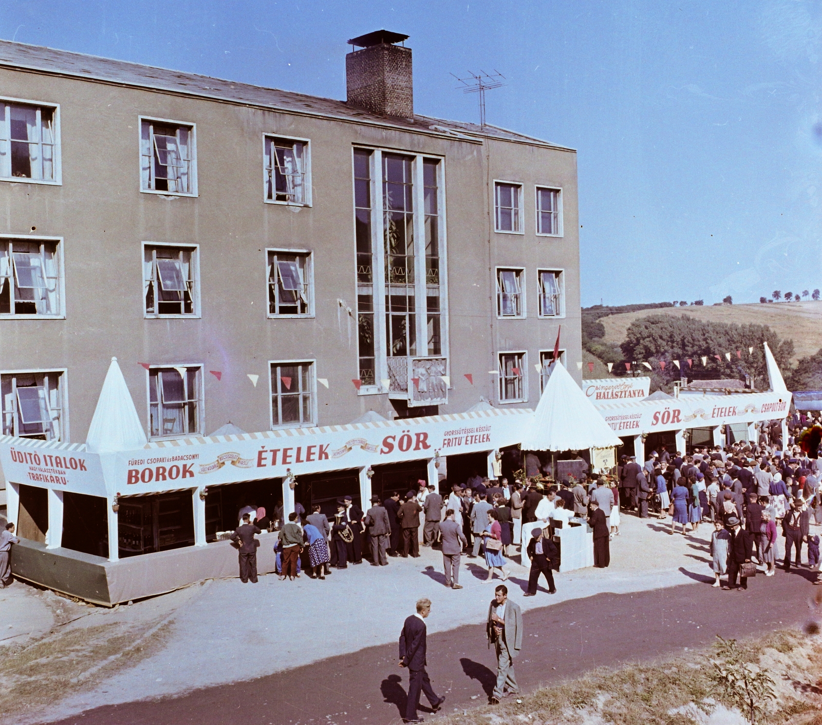 Hungary, Ajka, Csingervölgy, bányásznapi ünnepség., 1959, Bauer Sándor, hospitality, colorful, relief, Fortepan #112190