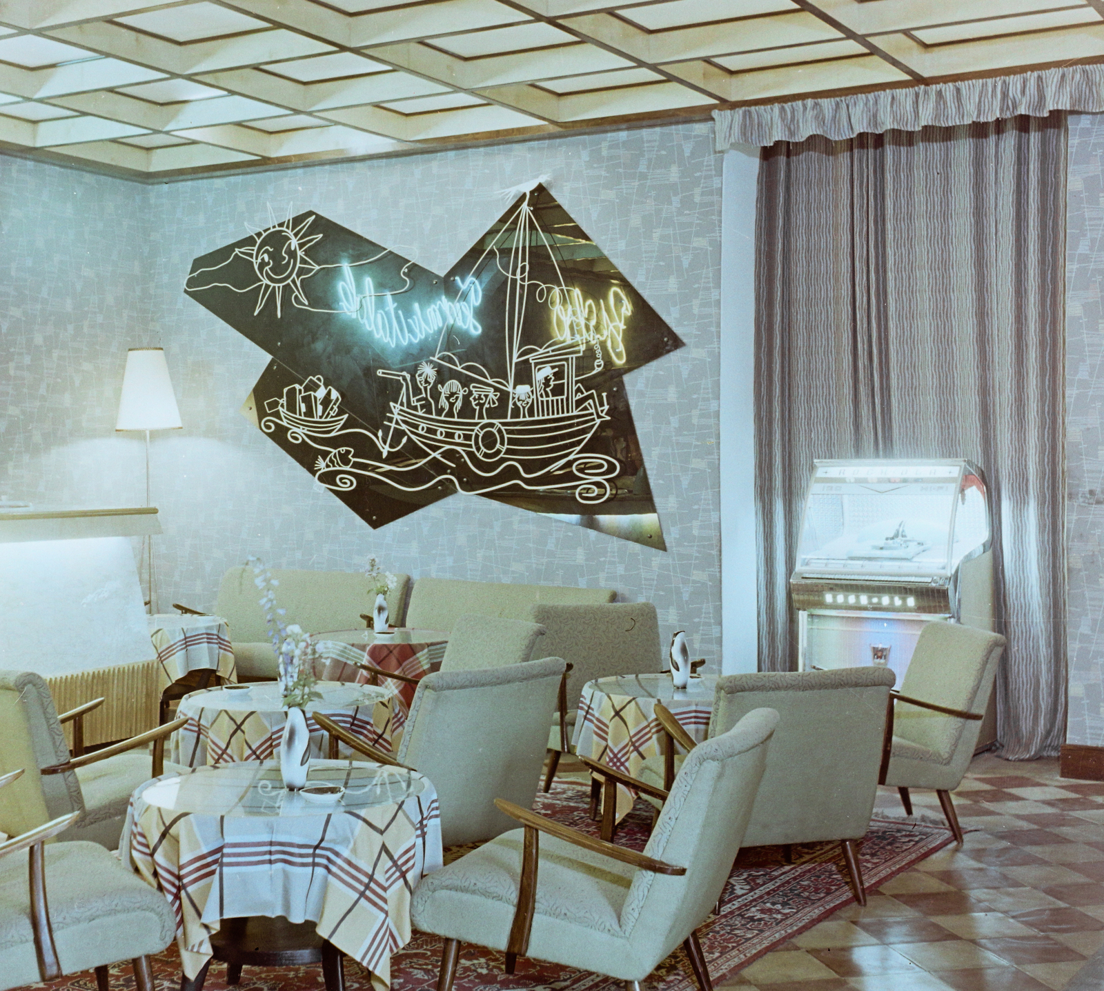 Hungary, Balatonalmádi, Baross Gábor (Lenin) út 2., Tulipán presszó., 1959, Bauer Sándor, colorful, arm chair, music box, Fortepan #112198