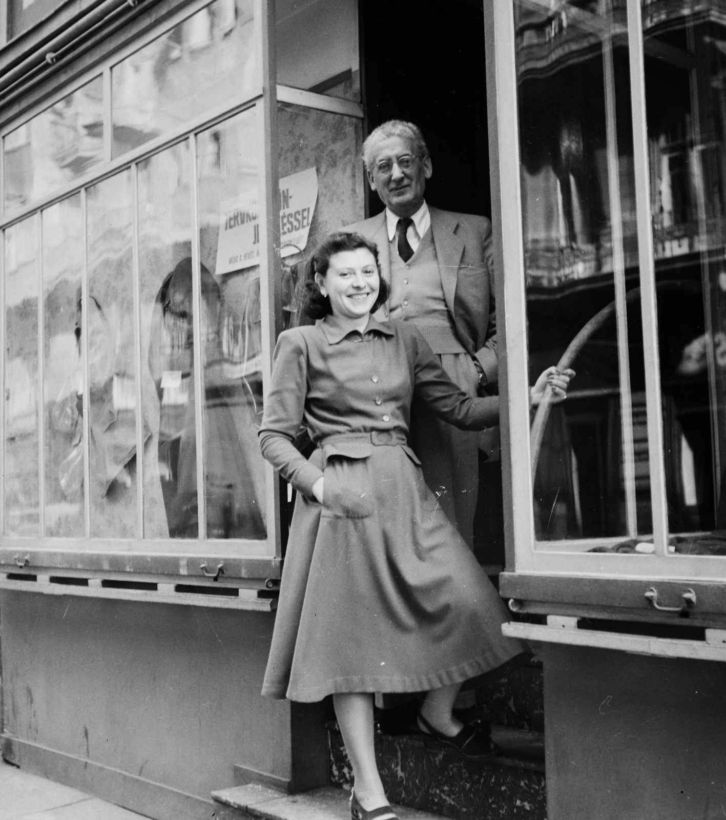 Hungary, 1950, Bauer Sándor, Show window, smile, man and woman, political ad, plan loan, Fortepan #112235