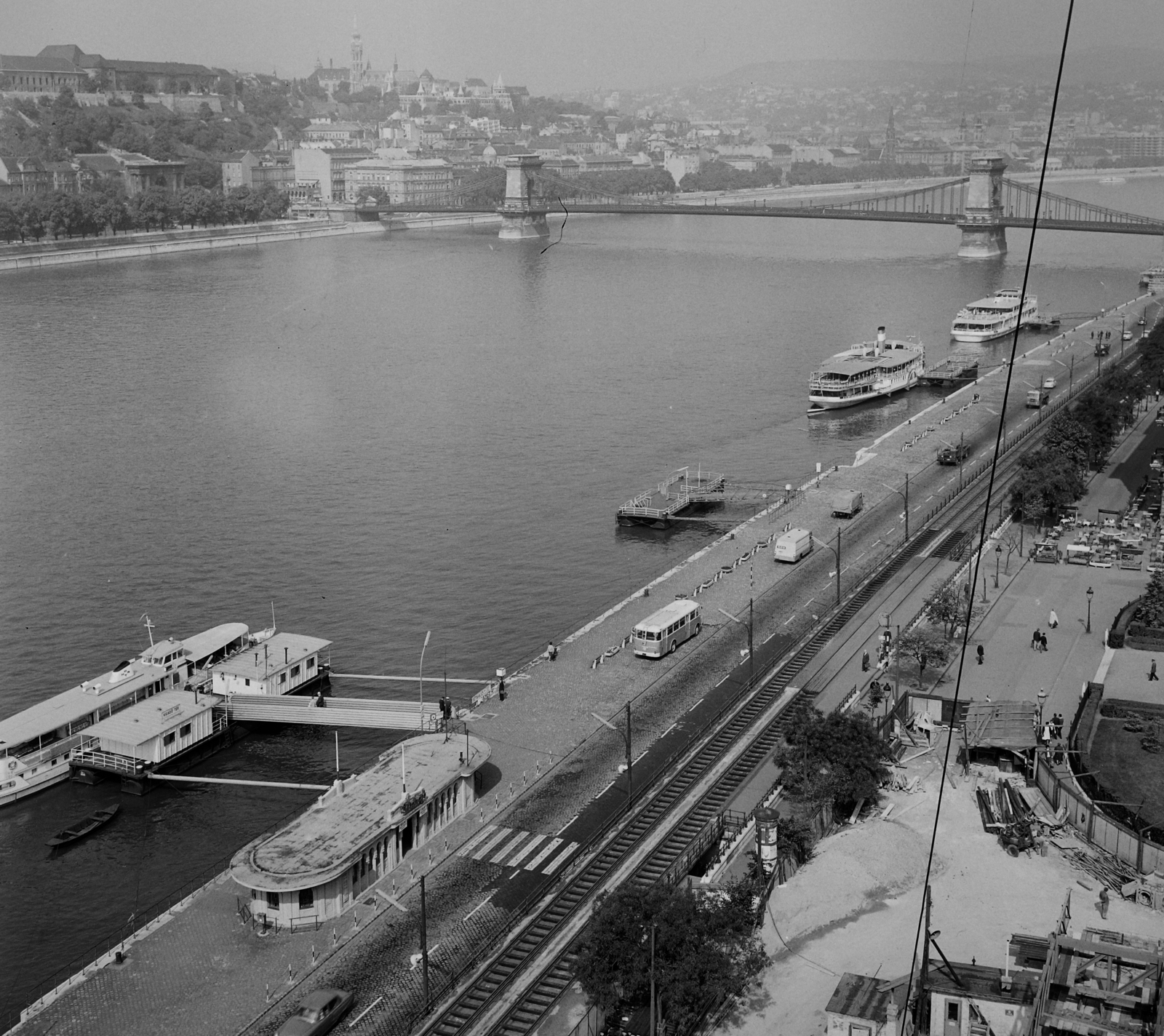 Hungary, Budapest V., a Vigadó téri hajóállomás és a Széchenyi Lánchíd az épülő Hotel Duna Intercontinental épületéből nézve., 1968, Bauer Sándor, traffic, street view, Budapest, Danube's shore, Fortepan #112260