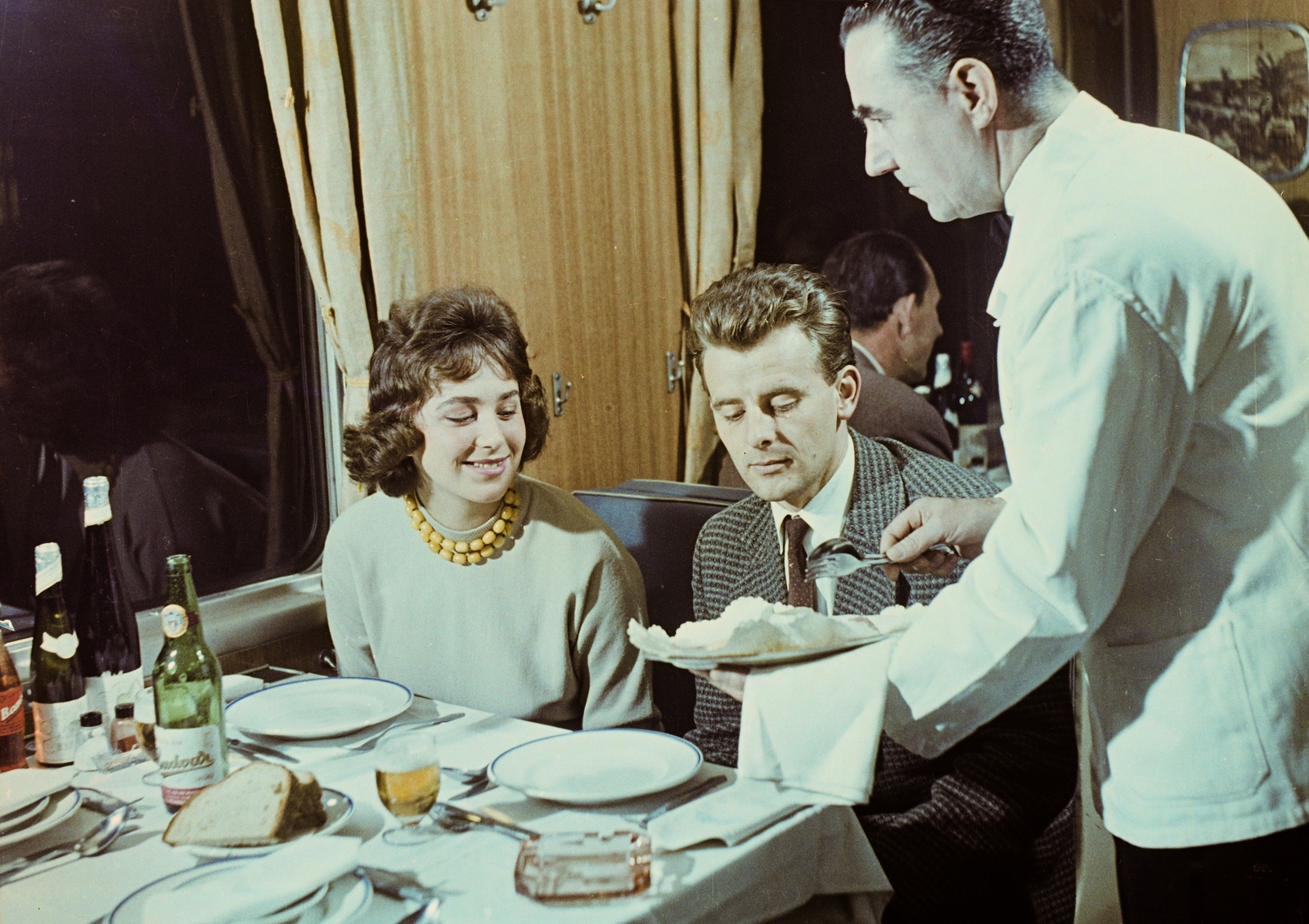 Hungary, Budapest VI., Teréz (Lenin) körút, Nyugati pályaudvar, Utasellátó étkezőkocsi., 1960, Bauer Sándor, colorful, dining car, Budapest, Fortepan #112293