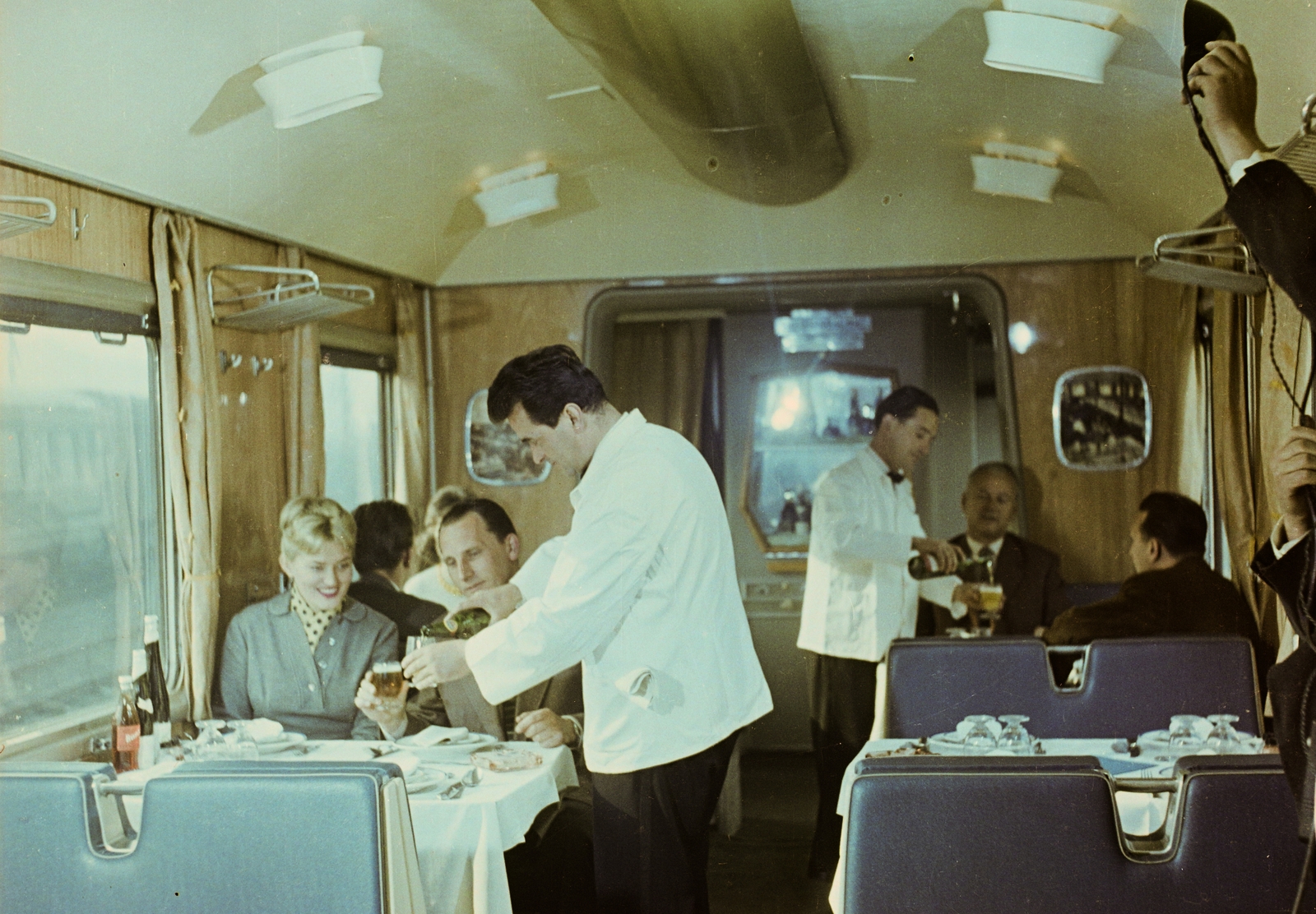 Hungary, Budapest VI., Teréz (Lenin) körút, Nyugati pályaudvar, Utasellátó étkezőkocsi., 1960, Bauer Sándor, colorful, dining car, Budapest, Fortepan #112294