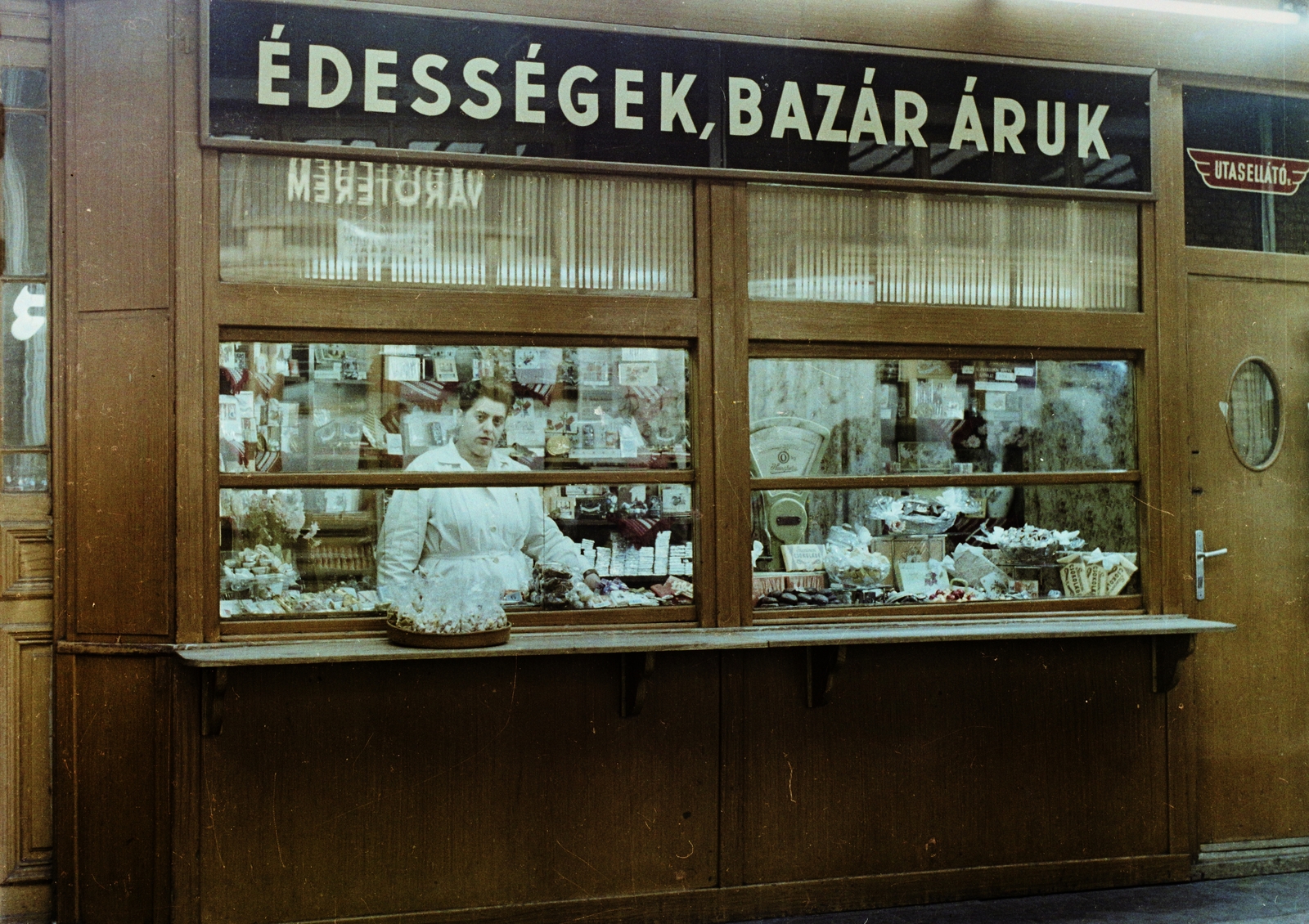 Hungary, Budapest VI., Teréz (Lenin) körút, Nyugati Pályaudvar., 1960, Bauer Sándor, colorful, buffet, Budapest, Fortepan #112302