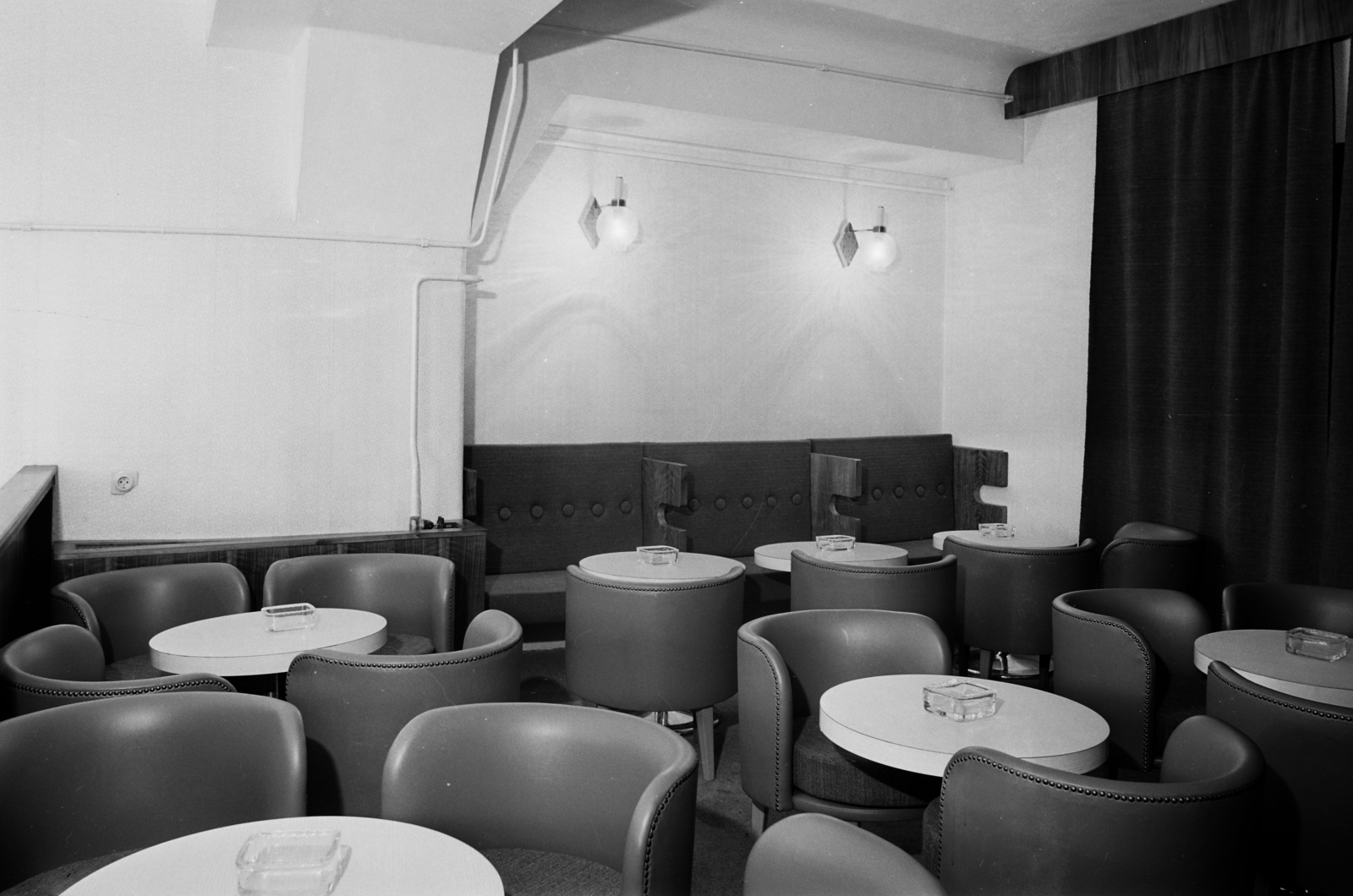 Hungary, Budapest IX., Ráday utca 40., Costa Rica Szalon., 1972, Bauer Sándor, Budapest, Fortepan #112316