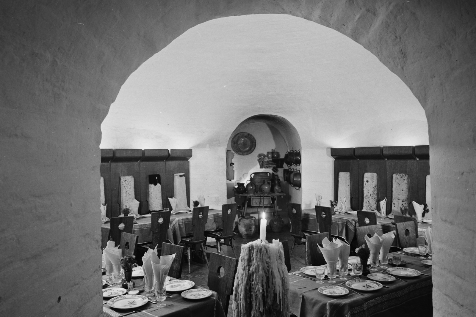 Hungary, Halászbástya, Budapest I., borpince., 1969, Bauer Sándor, restaurant, candle, place, jug, Budapest, Fortepan #112324