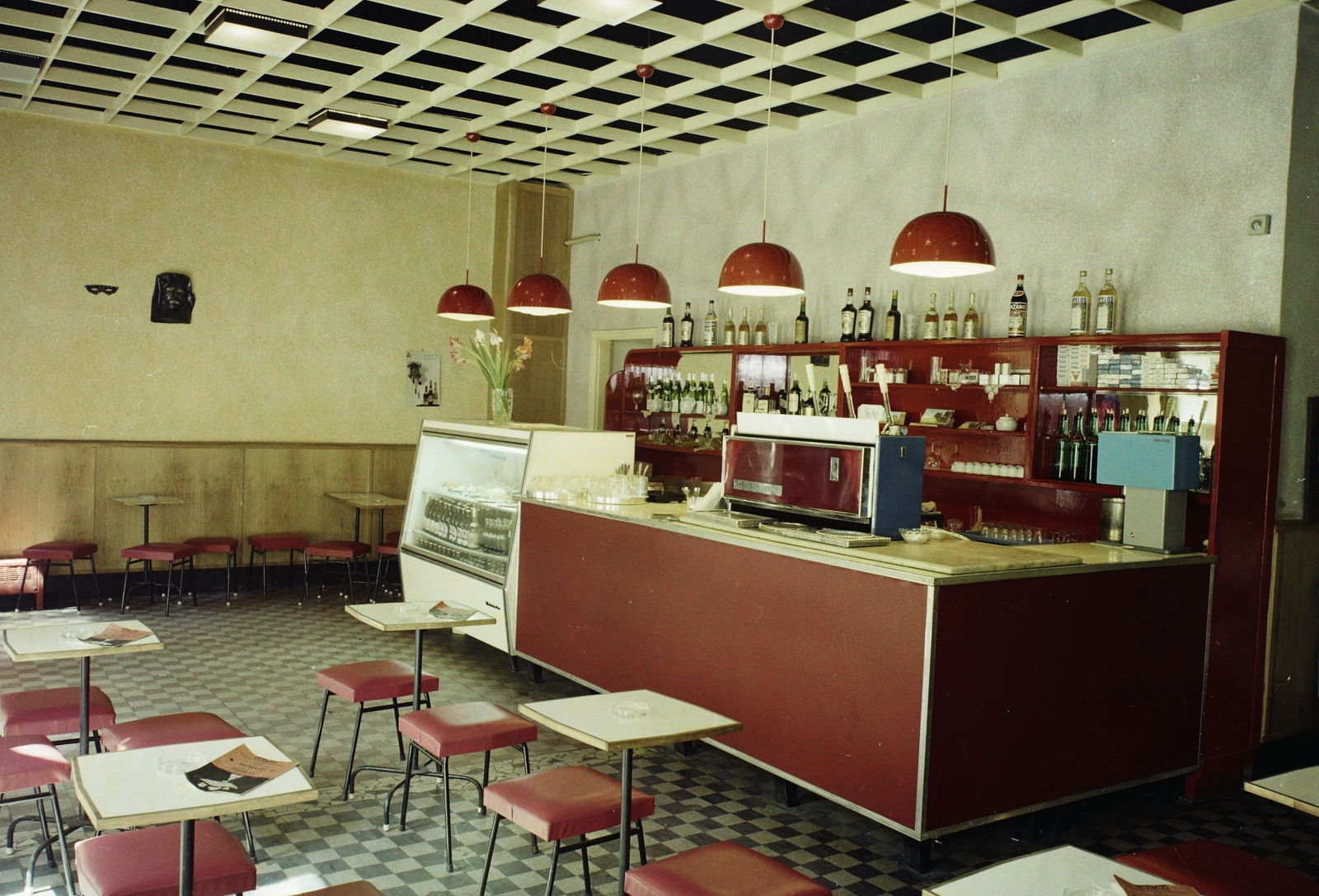 Hungary, Budapest VI., Király (Majakovszkij) utca 78., Aranycsillag eszpresszó., 1972, Bauer Sándor, colorful, espresso, Budapest, Fortepan #112338