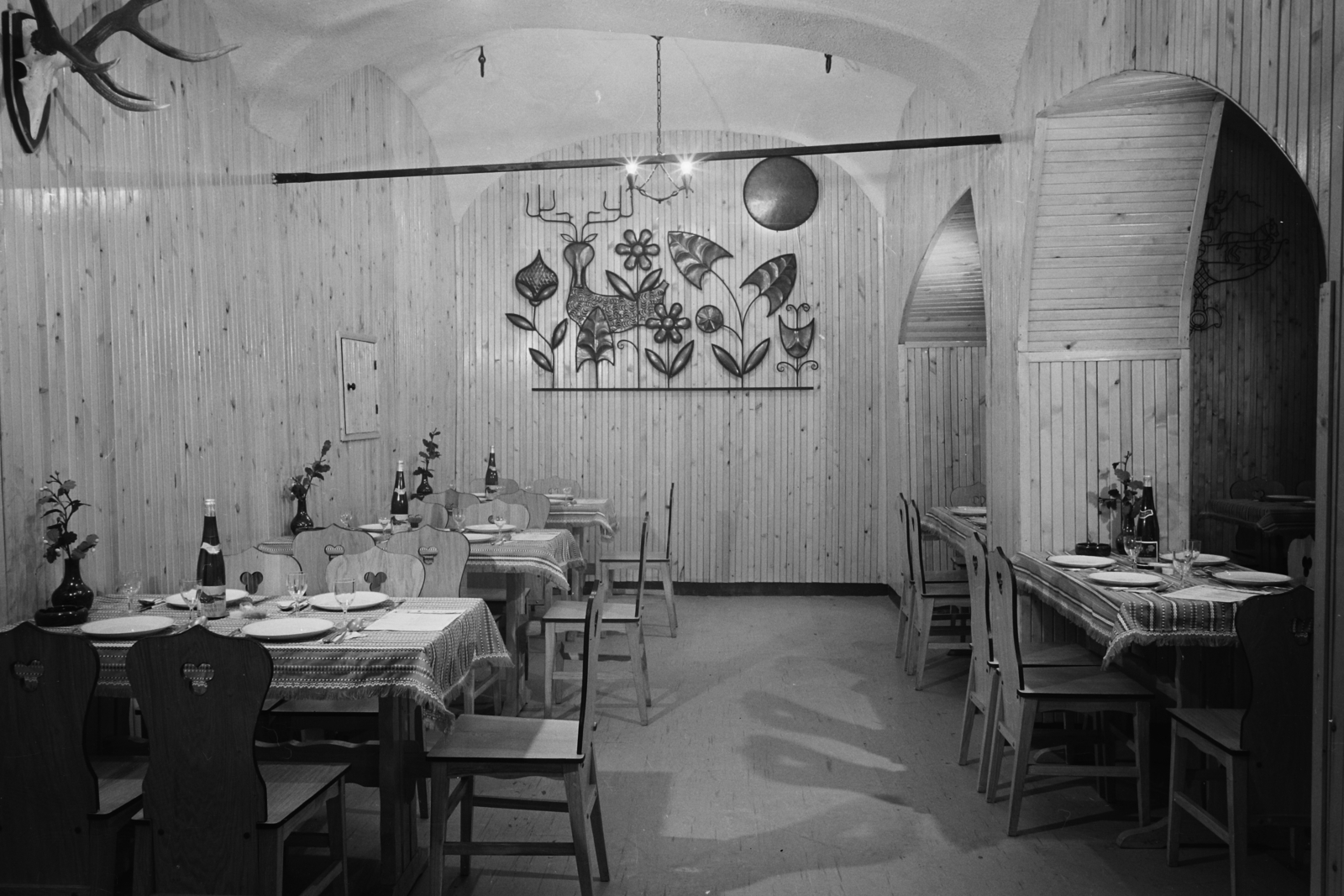 Hungary, Martonvásár, Postakocsi vendéglő., 1972, Bauer Sándor, restaurant, wainscot, Fortepan #112412