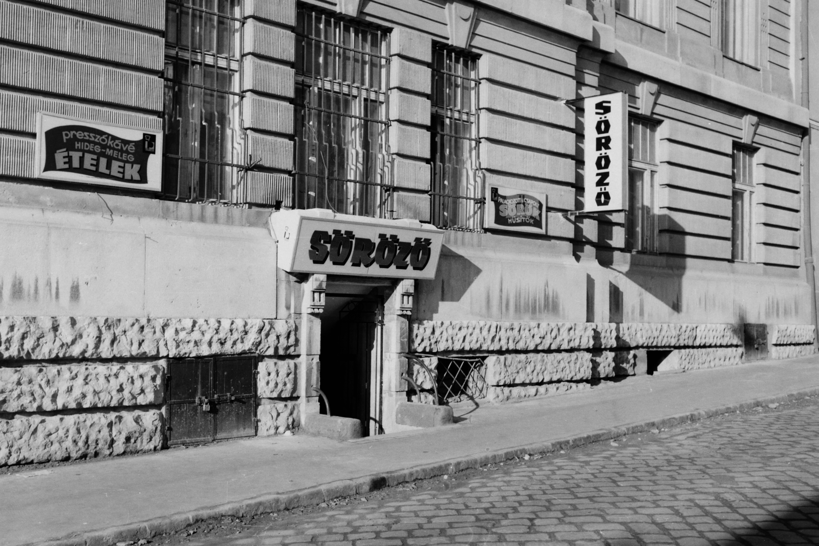 Hungary, Vác, Eszterházy utca 1., Söröző., 1970, Bauer Sándor, Fortepan #112423