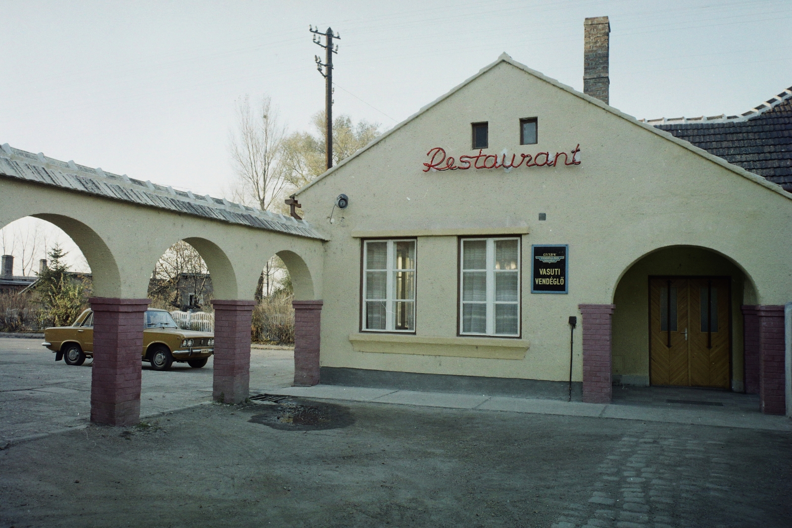 Hungary, Kapuvár, a vasútállomás restije., 1970, Bauer Sándor, colorful, restaurant, number plate, Fortepan #112425