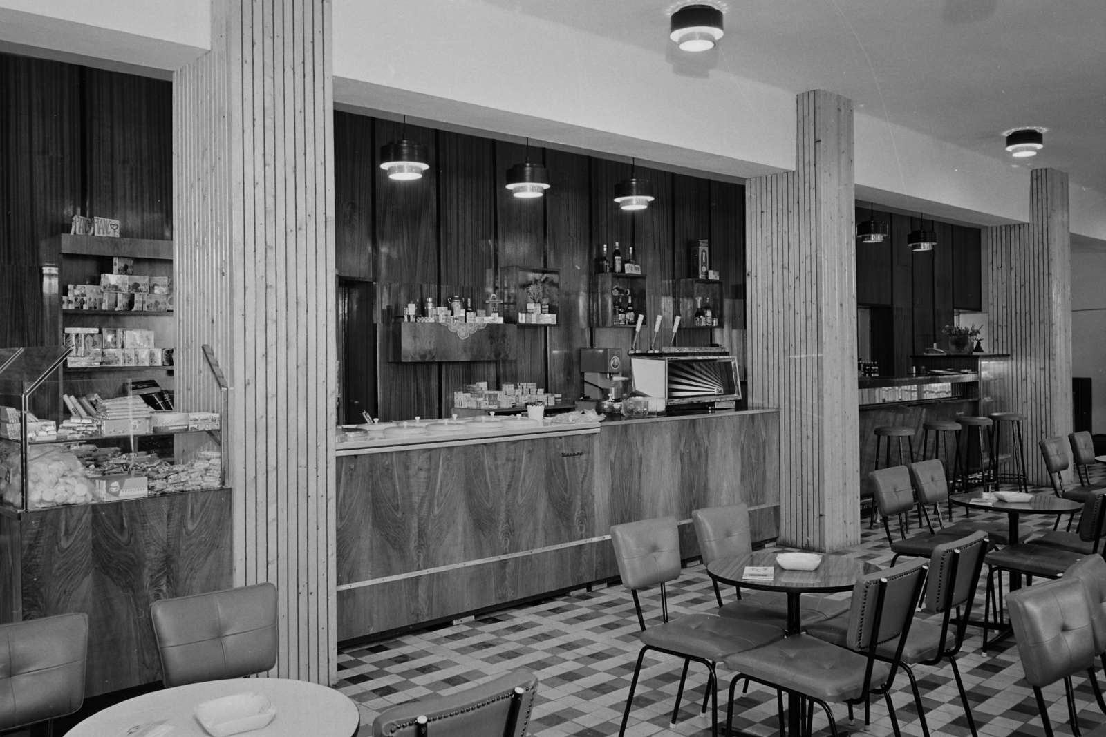 Magyarország, Tamási, Szabadság út 56., a Dám Hotel presszója., 1971, Bauer Sándor, kávéfőző, Fortepan #112439