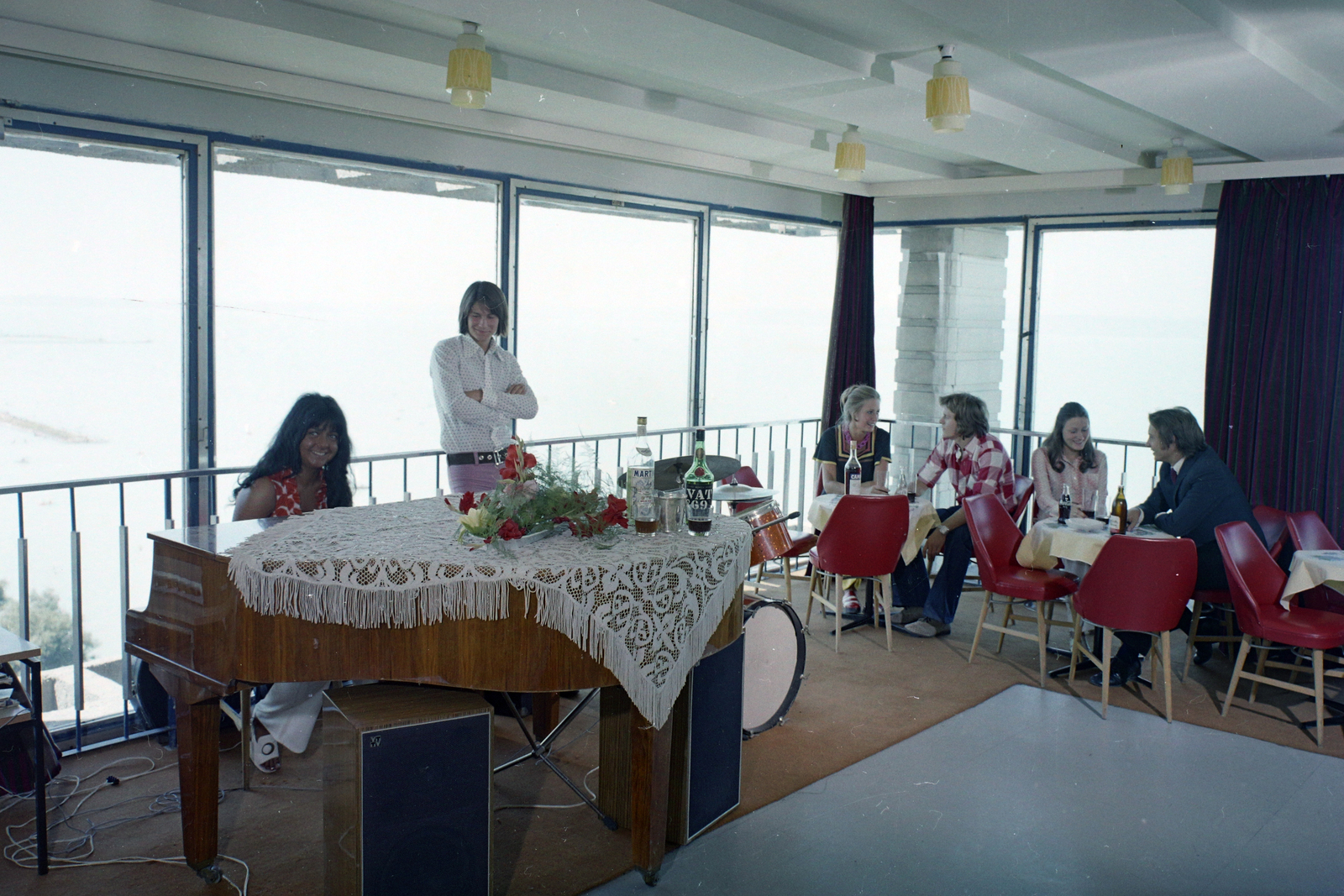 Hungary,Lake Balaton, Siófok, bár az Európa szálló legfelső szintjén., 1974, Bauer Sándor, colorful, hotel, piano, Fortepan #112454