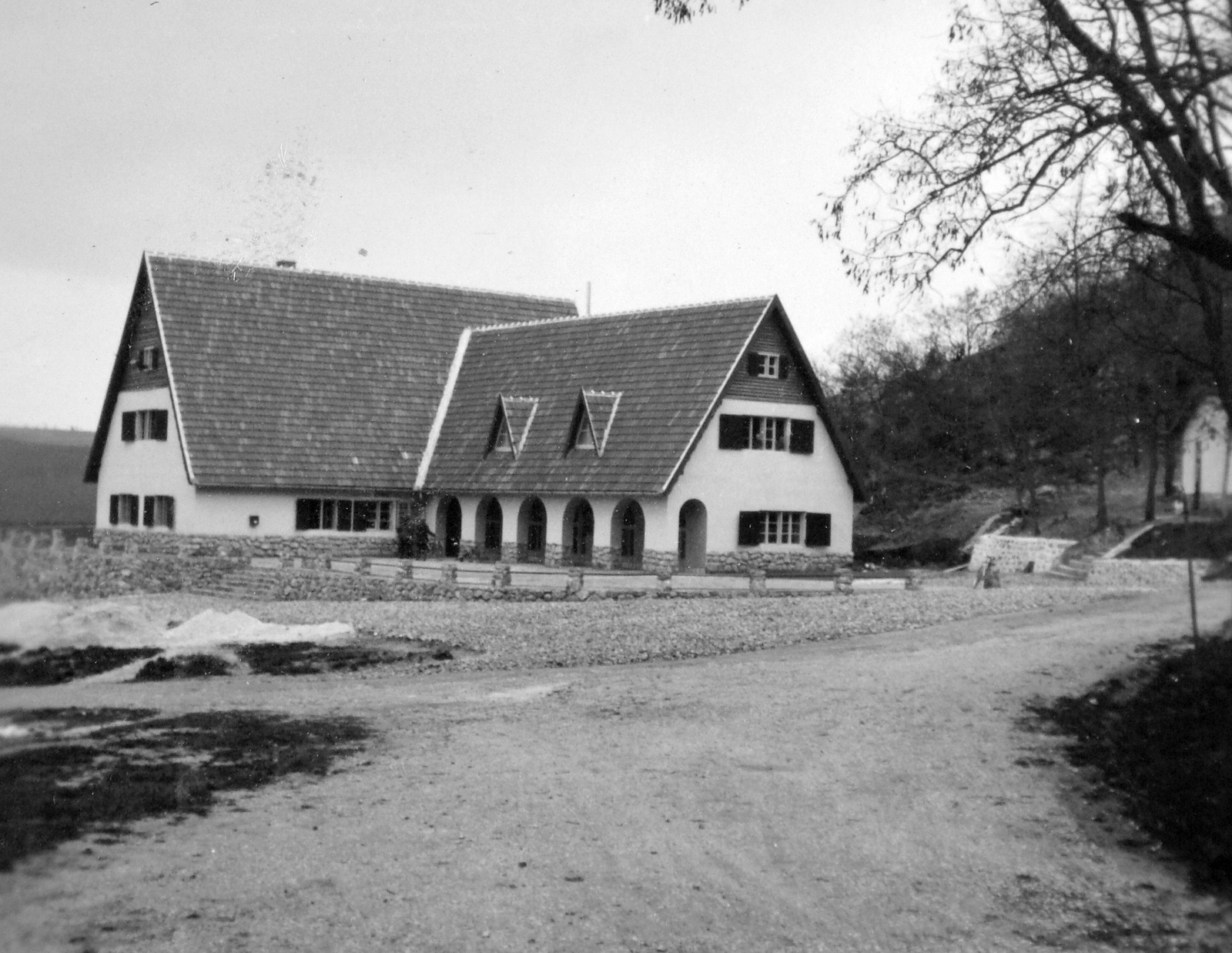Hungary, Aggtelek, a Baradla-barlang bejárata melletti Barlang-Szálló., 1938, Gyöngyi, Fortepan #11248