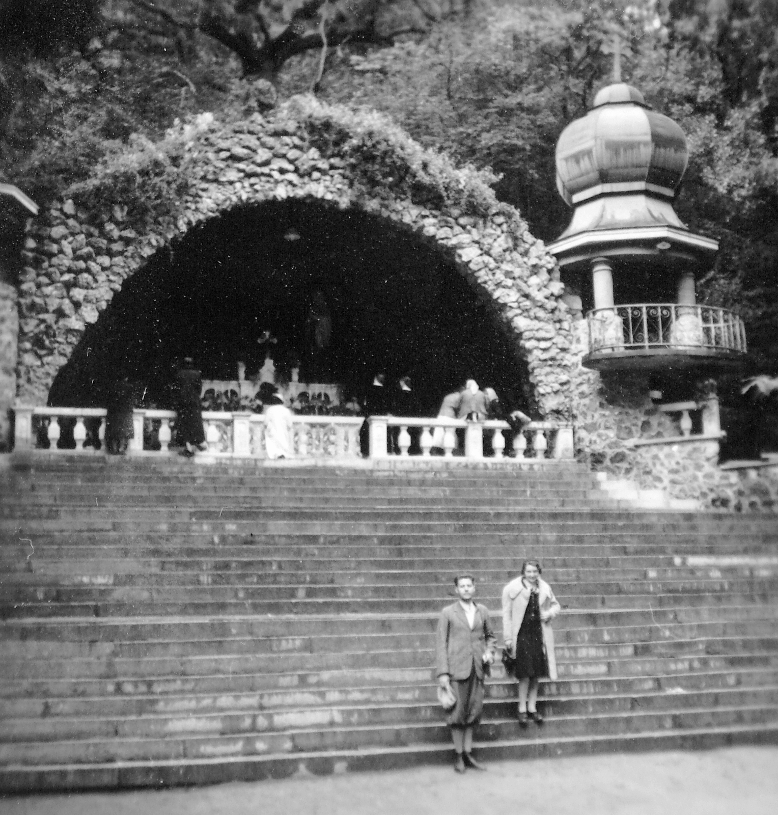 Hungary, Mátraverebély-Szentkút, Lourdes-i barlang., 1937, Gyöngyi, pilgrimage, Fortepan #11251