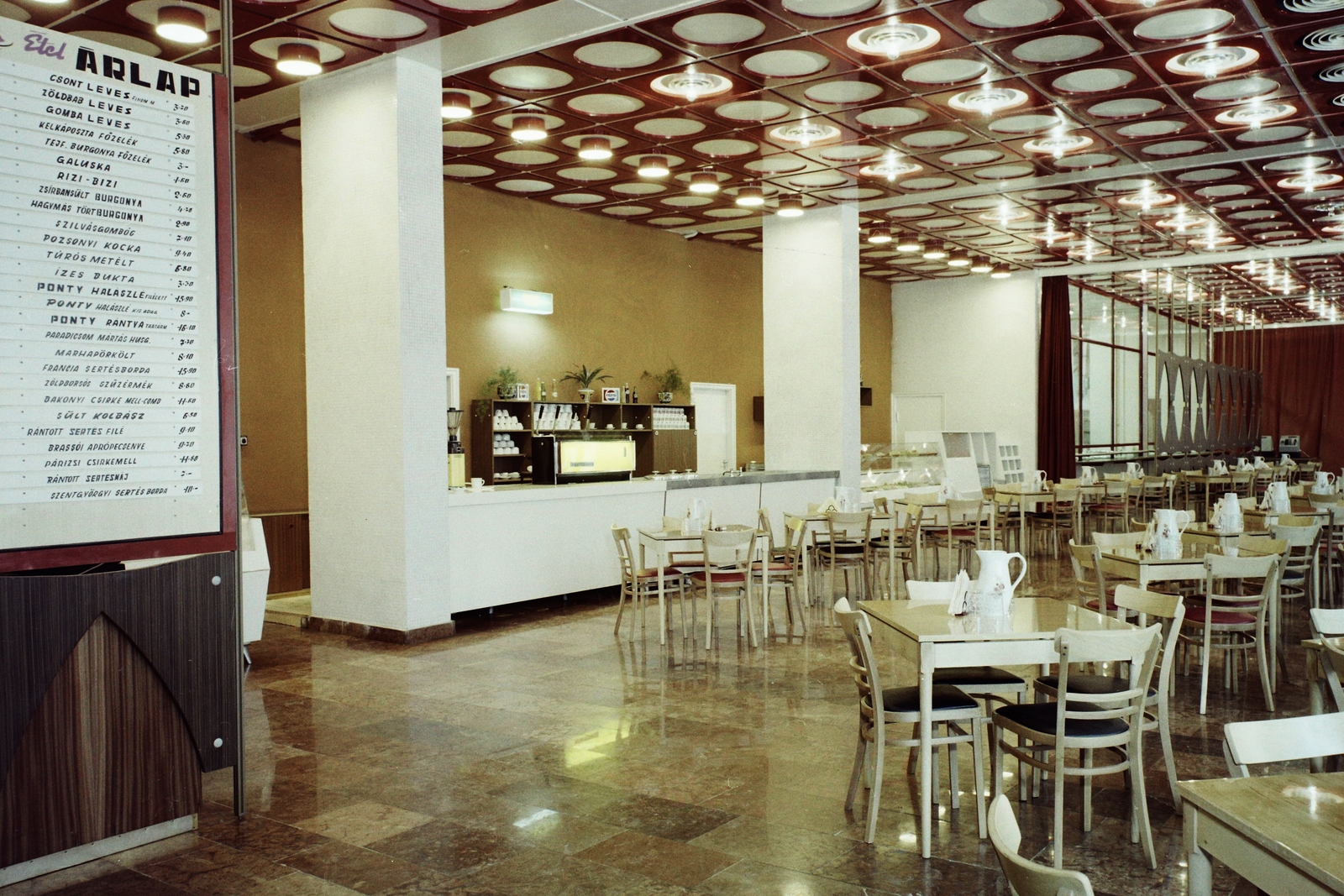 Hungary, Győr, Bajcsy-Zsilinszky út 28-30., Márka önkiszolgáló étterem., 1976, Bauer Sándor, colorful, restaurant, self-serving restaurant, jug, Fortepan #112548