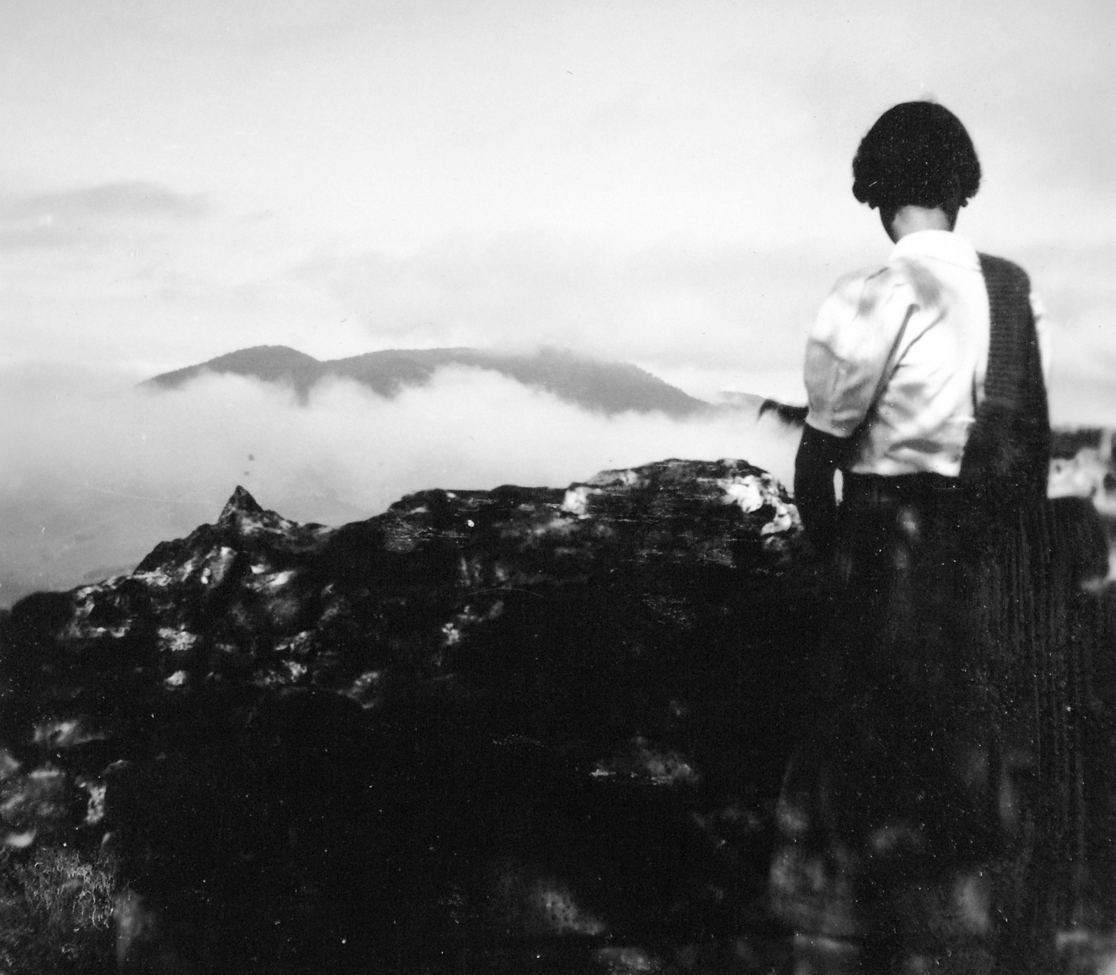 Hungary, Salgó vára, kilátás a Karancs-hegy felé., 1937, Gyöngyi, clouds, picture, back, Fortepan #11255