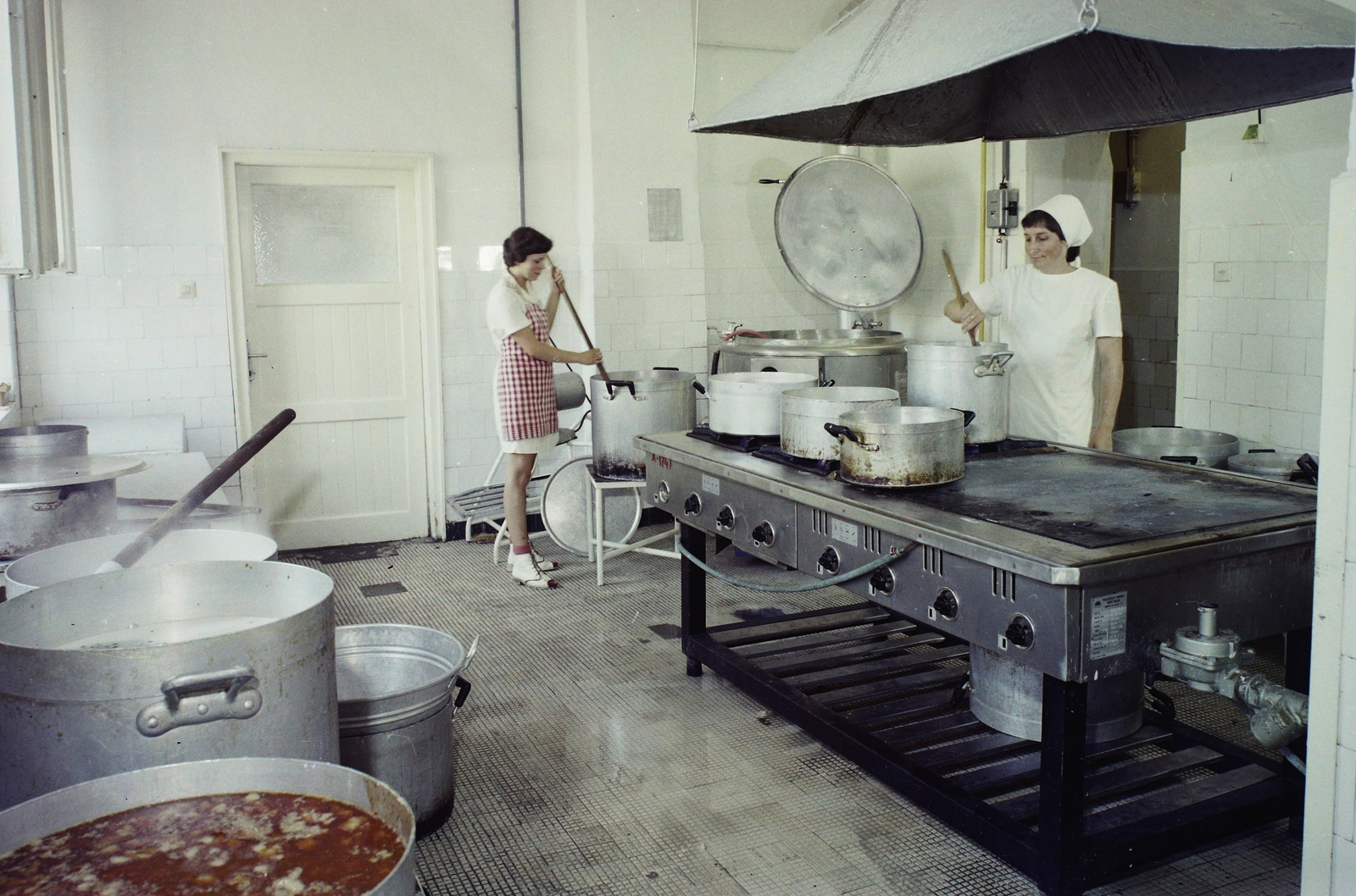 Hungary, 1974, Bauer Sándor, colorful, kitchen, chef, cauldron, Fortepan #112561
