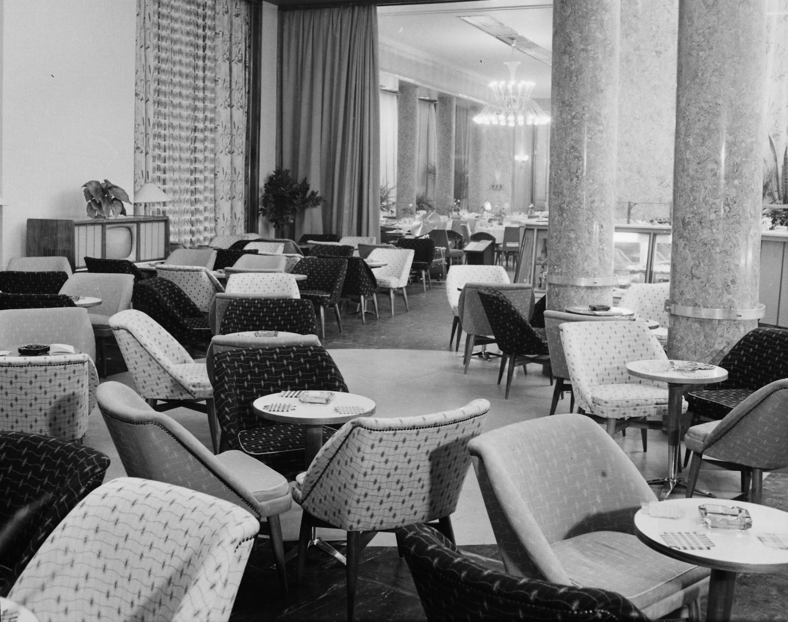 Hungary, Budapest V., Szent István körút 13., Berlin étterem., 1960, Bauer Sándor, hall, Budapest, Fortepan #112602