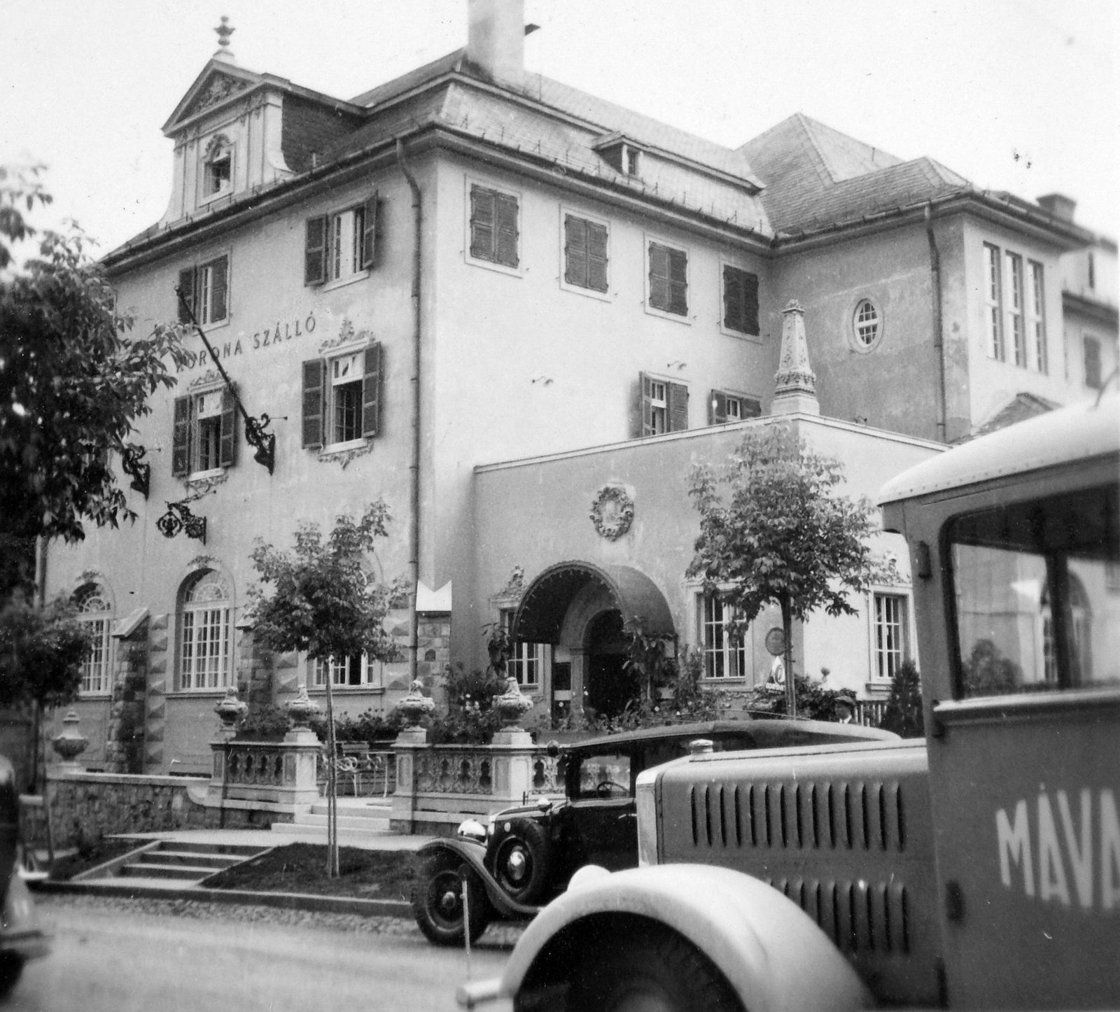Hungary, Eger, Klapka György (Szmrecsányi Lajos) utca, Korona szálló (később Park Hotel)., 1937, Gyöngyi, bus, hotel, MÁVAUT-organisation, automobile, Fortepan #11261