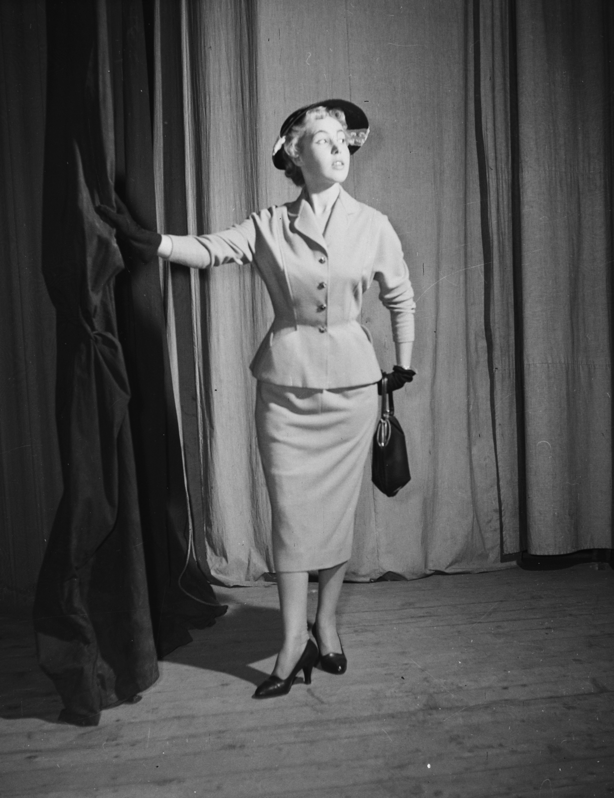 Hungary, Deli Mari manöken., 1957, Bauer Sándor, fashion, fashion photography, Fortepan #112620