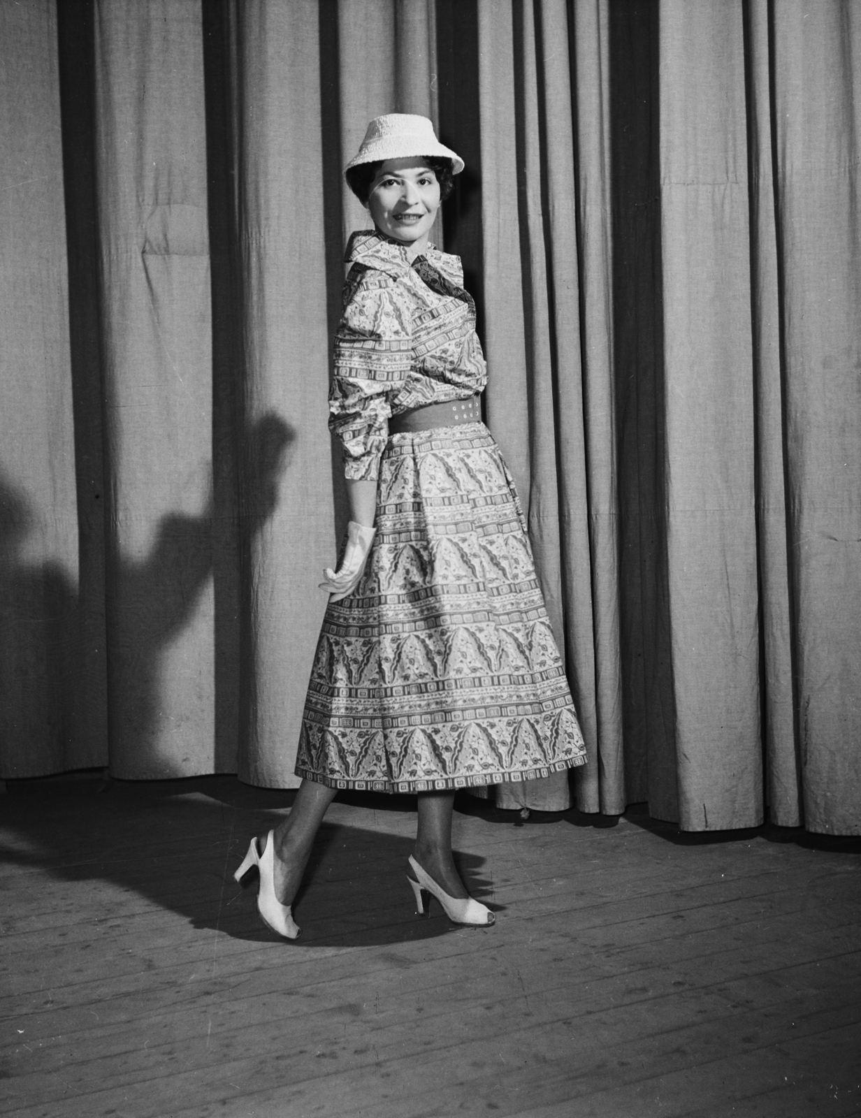 Hungary, 1957, Bauer Sándor, fashion, fashion photography, Fortepan #112623