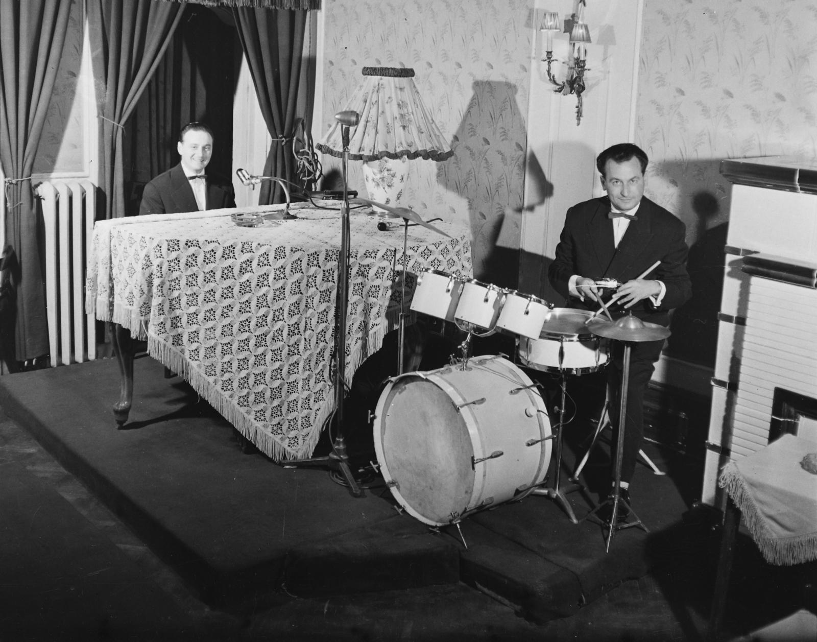 Hungary, Budapest VII., Városligeti (Gorkij) fasor 35/b, a Moszkva étterem. Bíró András zongorista és Kantó Béla dobos., 1960, Bauer Sándor, musician, Budapest, Fortepan #112626