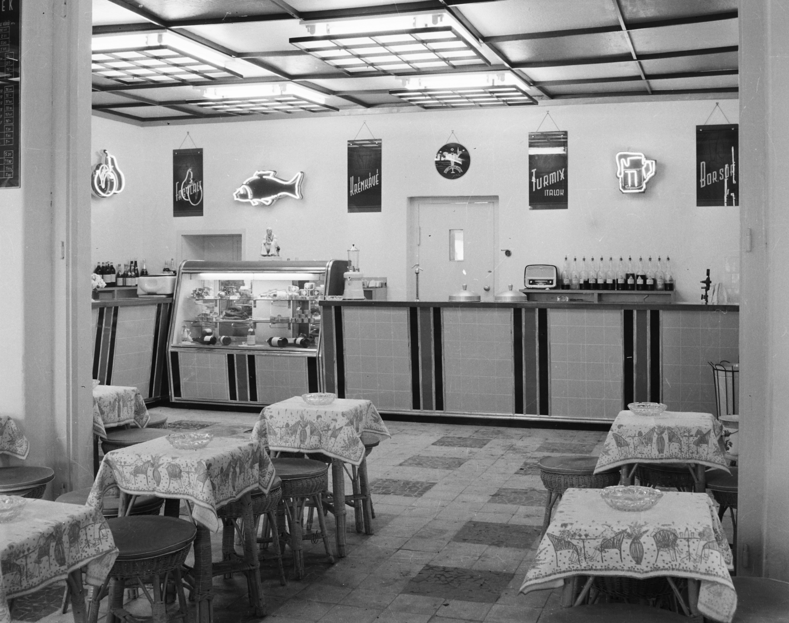 Hungary,Lake Balaton, Szántód, Mackó büfé a vasútállomásnál., 1960, Bauer Sándor, neon sign, pastry shop, buffet, Fortepan #112659