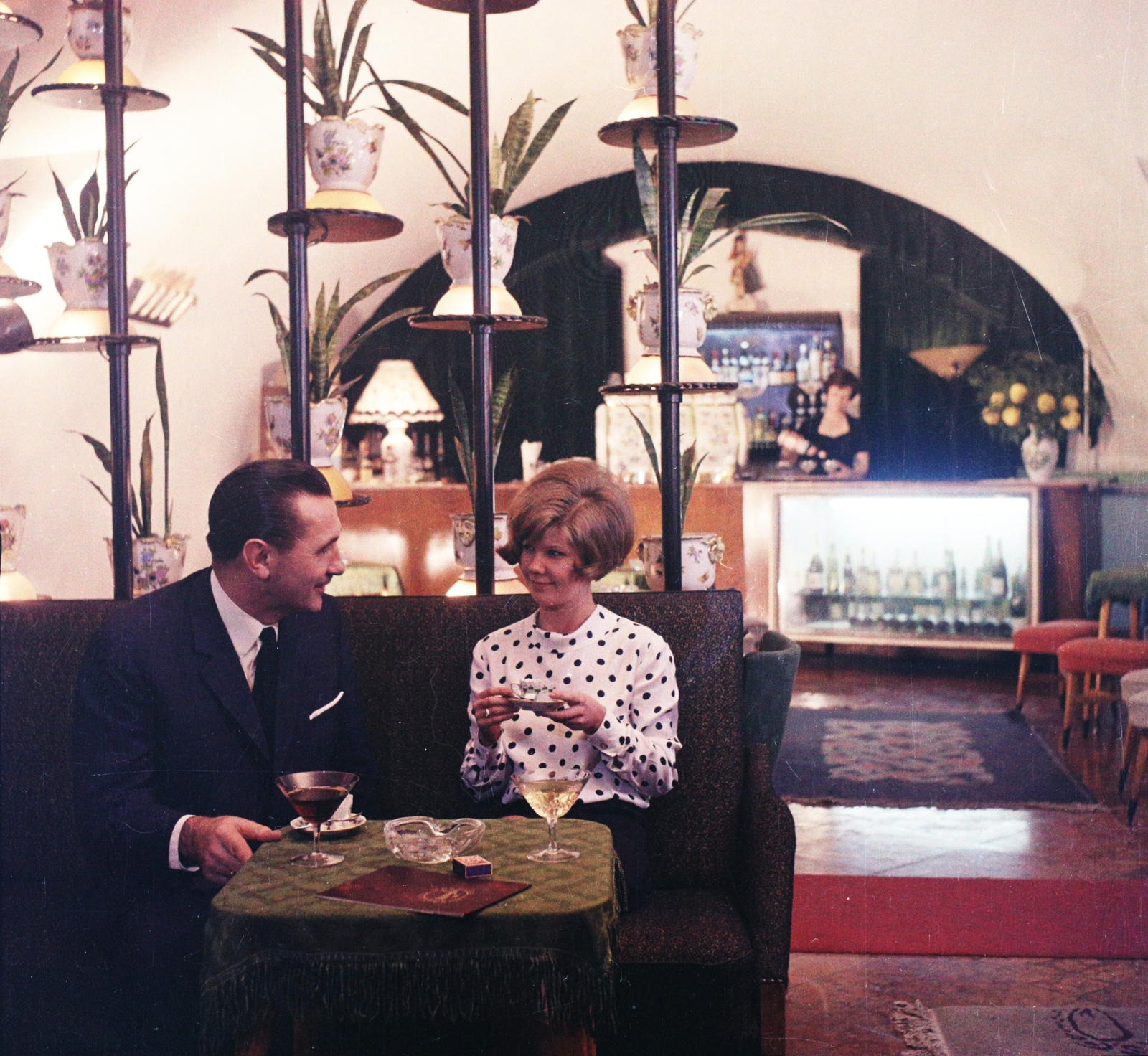 Hungary, Budapest I., Hess András tér 4., Fortuna étterem, bár., 1966, Bauer Sándor, colorful, Budapest, Fortepan #112723