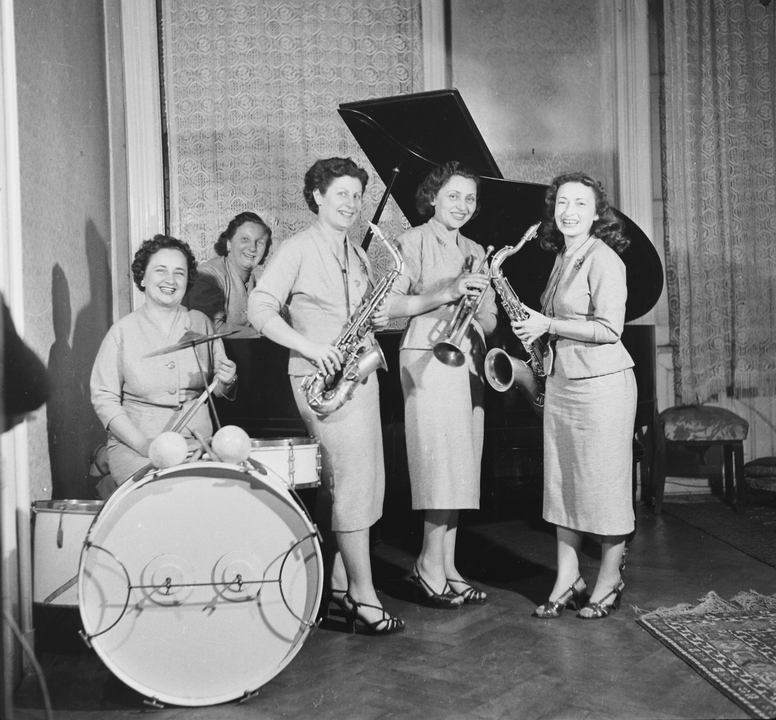 1959, Bauer Sándor, musical instrument, tableau, women, band, Fortepan #112735
