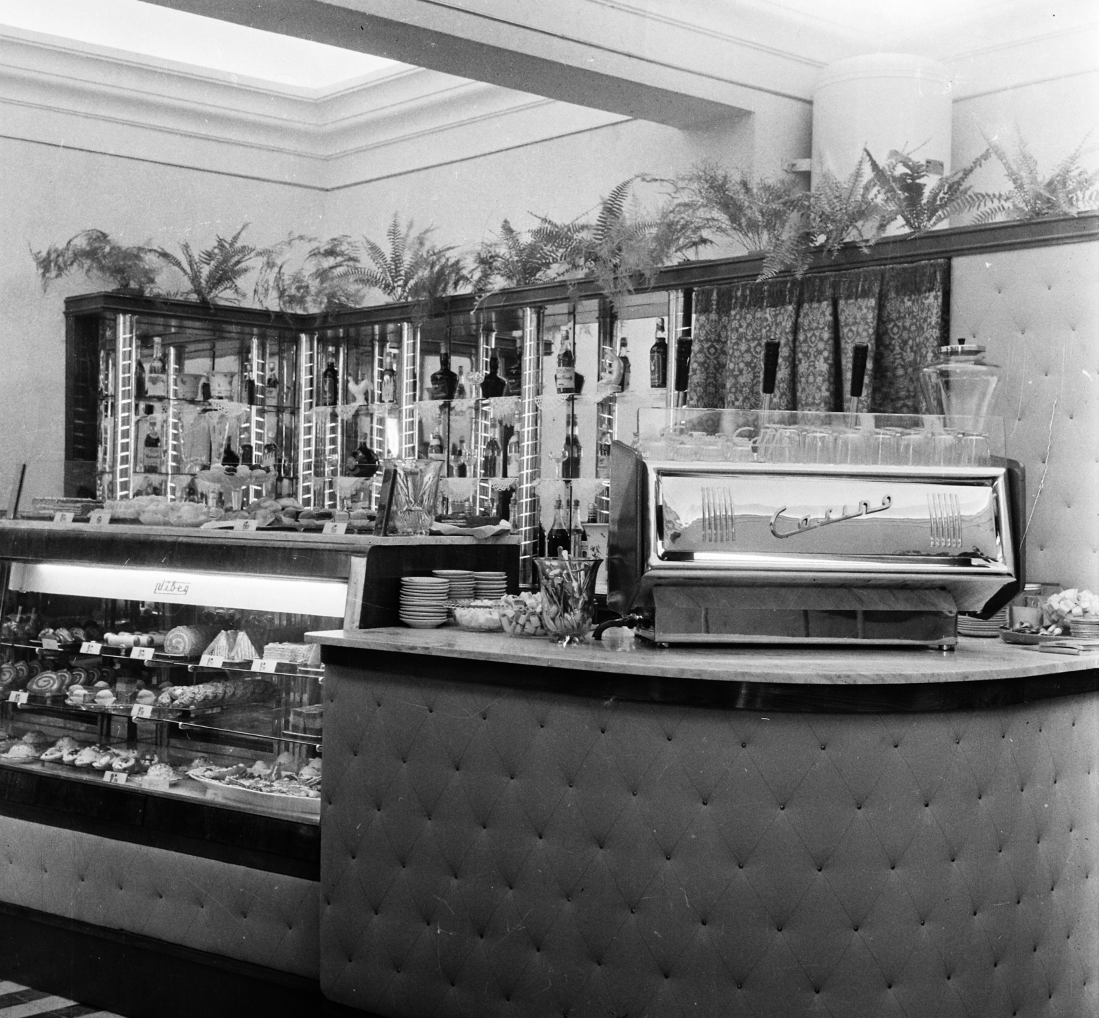 Hungary, Budapest VIII., Rákóczi út 23., Erzsike eszpresszó., 1959, Bauer Sándor, espresso, coffee maker, Budapest, Casino coffee machine, Fortepan #112787